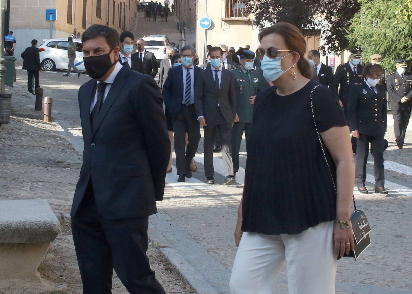 Asistentes al homenaje a los fallecidos por la pandemia celebrado en Segovia 