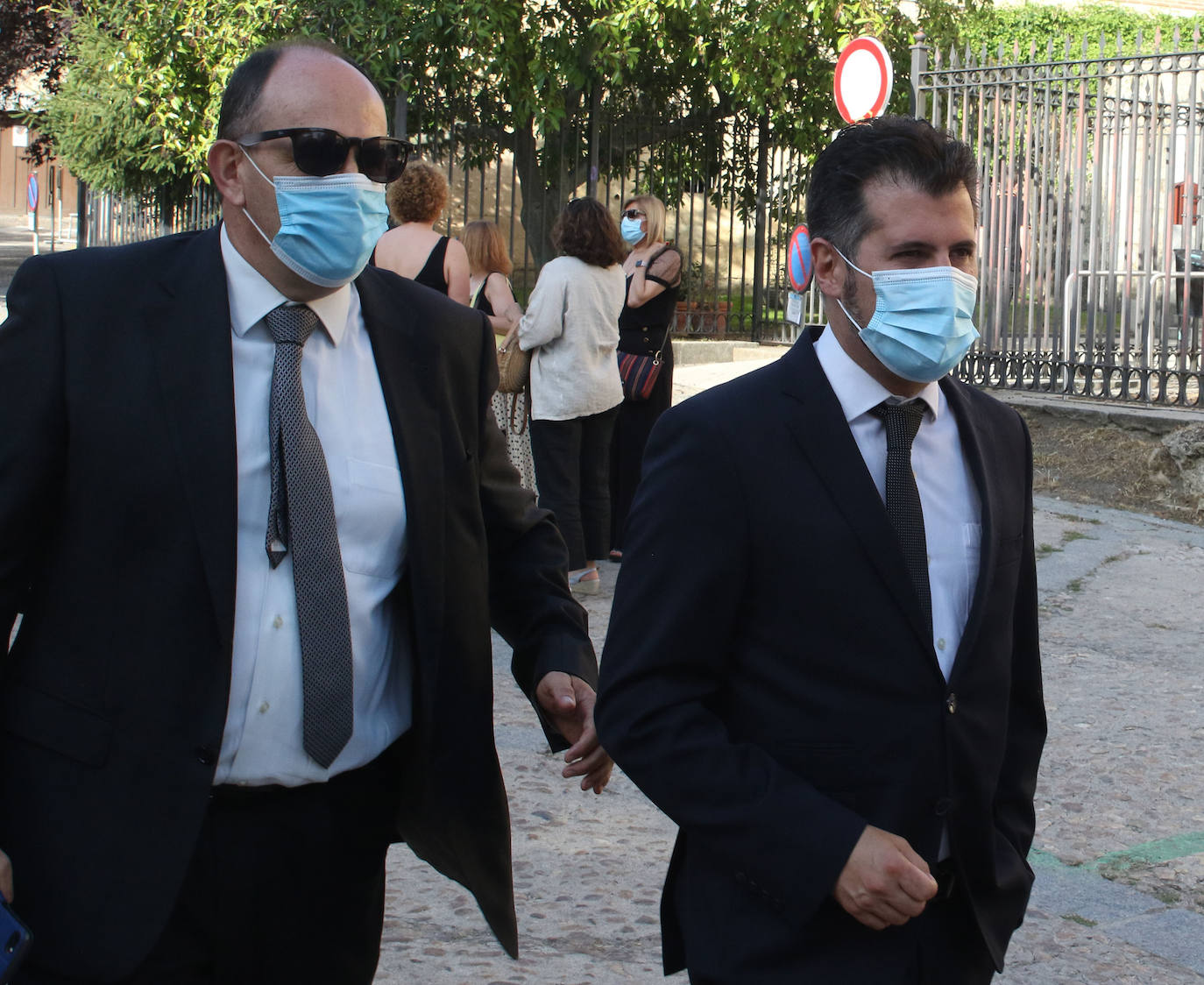 Asistentes al homenaje a los fallecidos por la pandemia celebrado en Segovia 