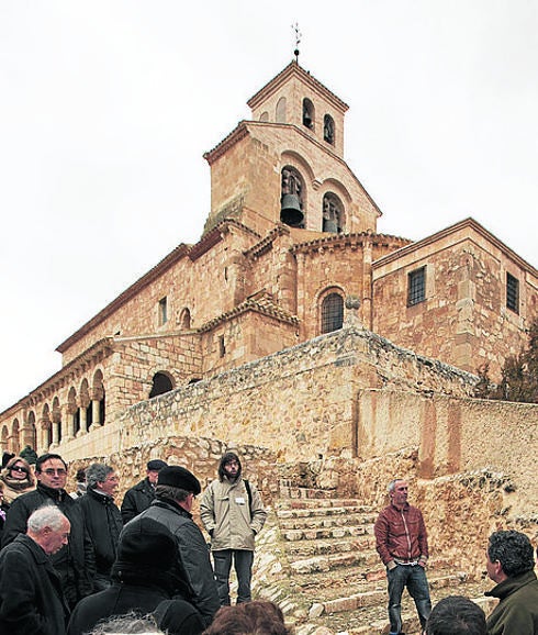 Nuestra Señora del Rivero desde su escalinata.