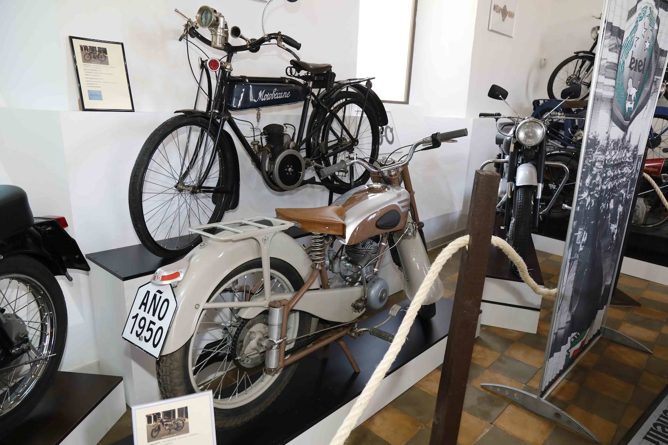 El Ayuntamiento alberga la colección de Enrique Guzmán, formada por 34 piezas clásicas en perfecto estado que arrancan en el año 1910