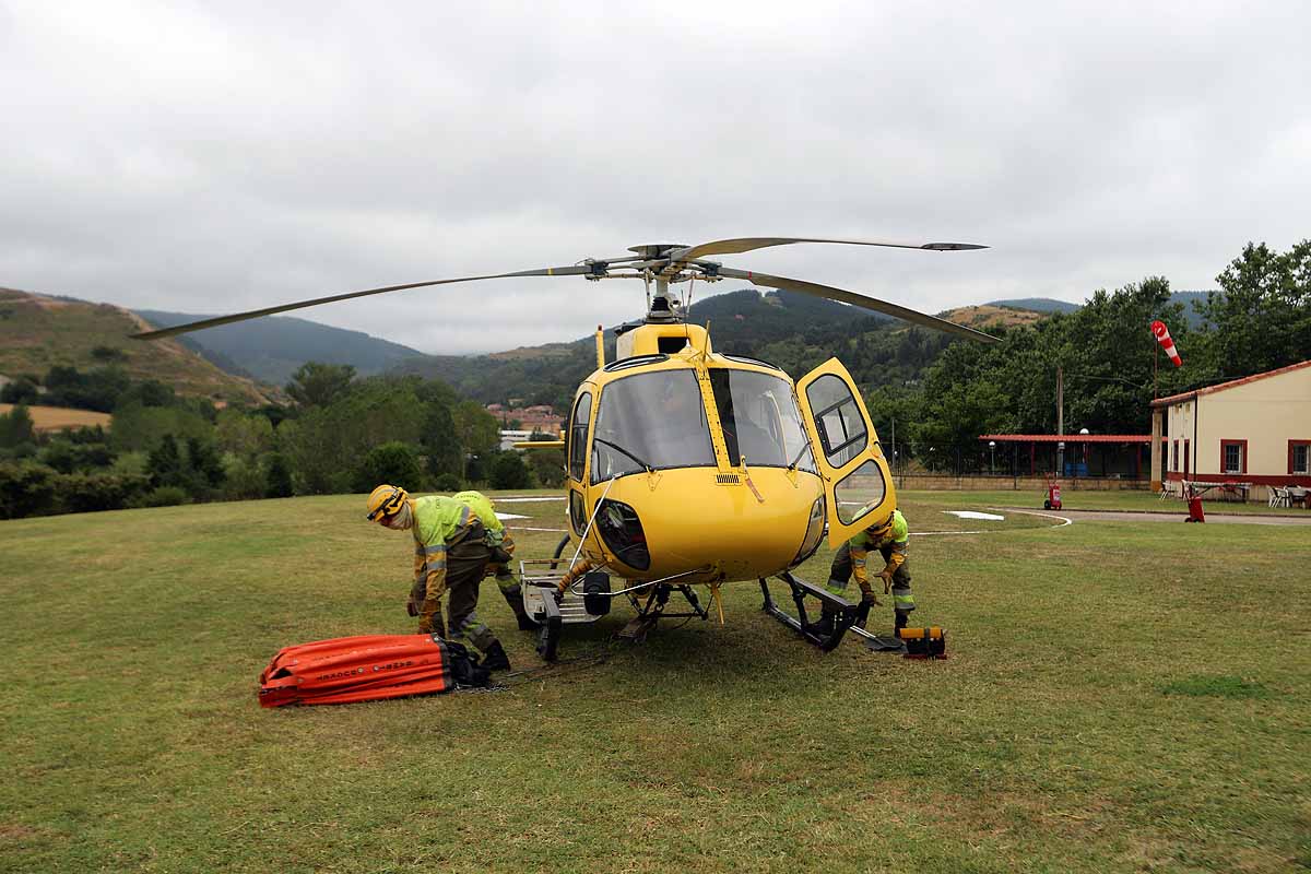 Fotos: Rapidez y eficacia, los incendios también se combaten desde el aire