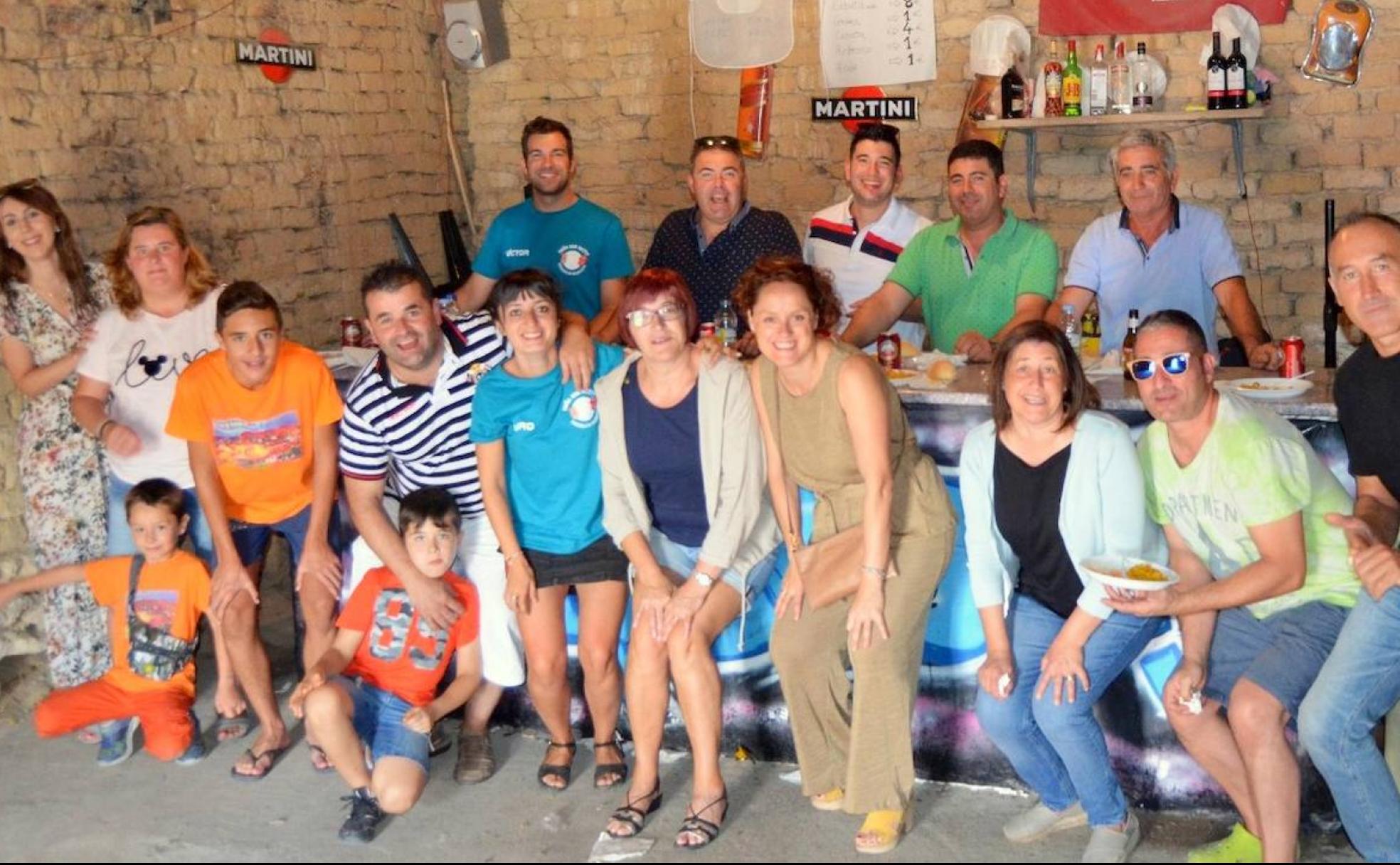 La creación de más peñas, como la de la imagen, es una de las intenciones del Ayuntamiento para que colaboren en la organización de actividades. 