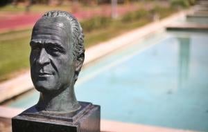 Busto del rey emérito Juan Carlos I en el parque con el mismo nombre en Pinto, Madrid. 