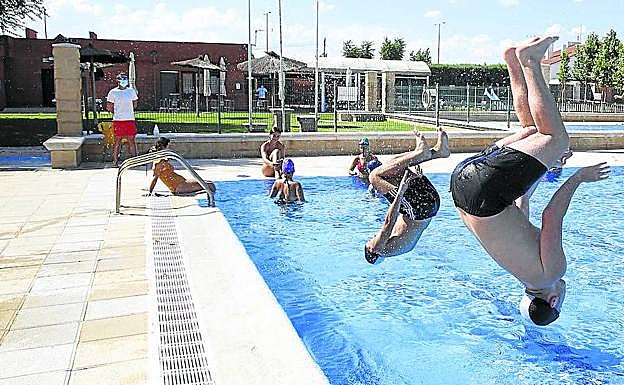 58 piscinas públicas para 225 pueblos