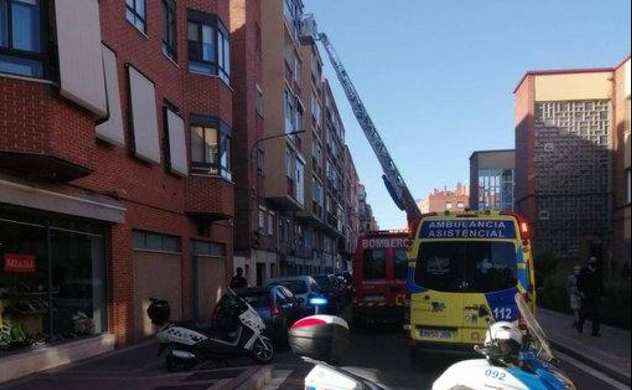 Bomberos, Policía y ambulancias, en la calle Júpiter. 