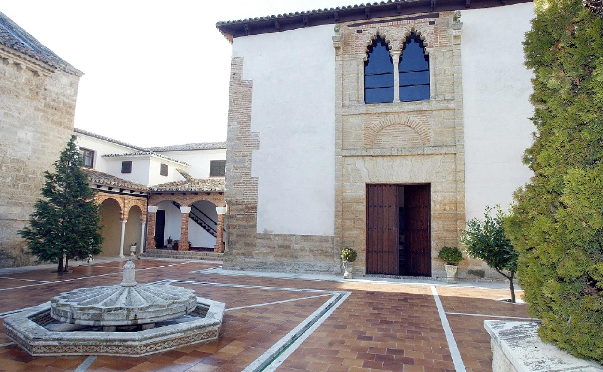 Fachada del Convento de Santa Clara, en Astudillo. 