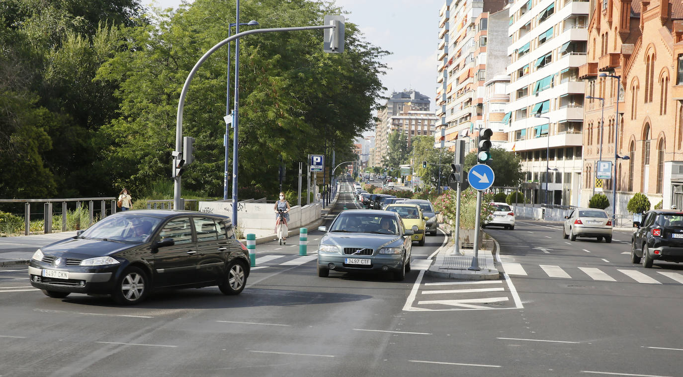 Fotos: El nuevo carril habilitado para bicis en el Paseo Isabel la Católica de Valladolid