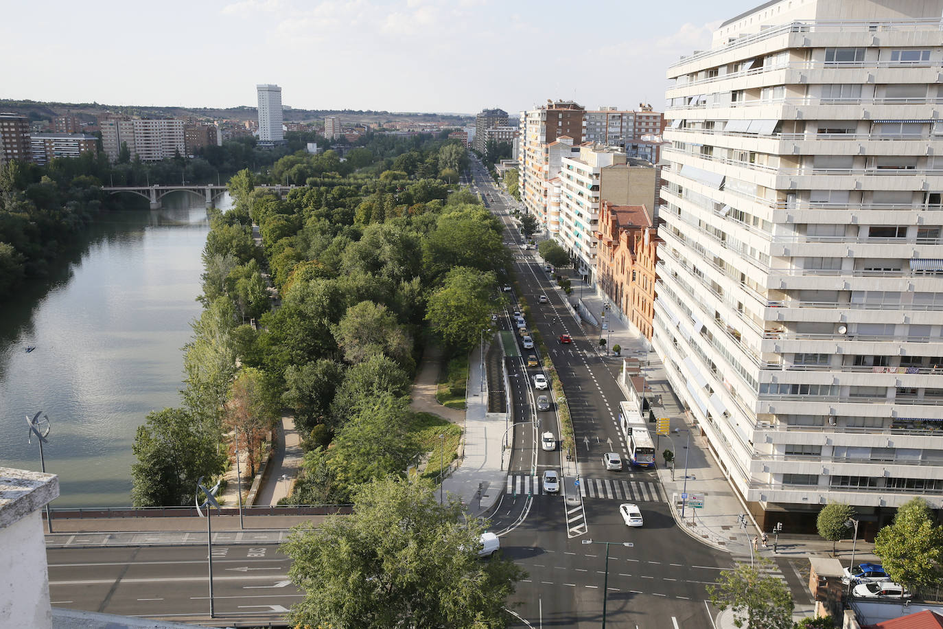 Fotos: El nuevo carril habilitado para bicis en el Paseo Isabel la Católica de Valladolid