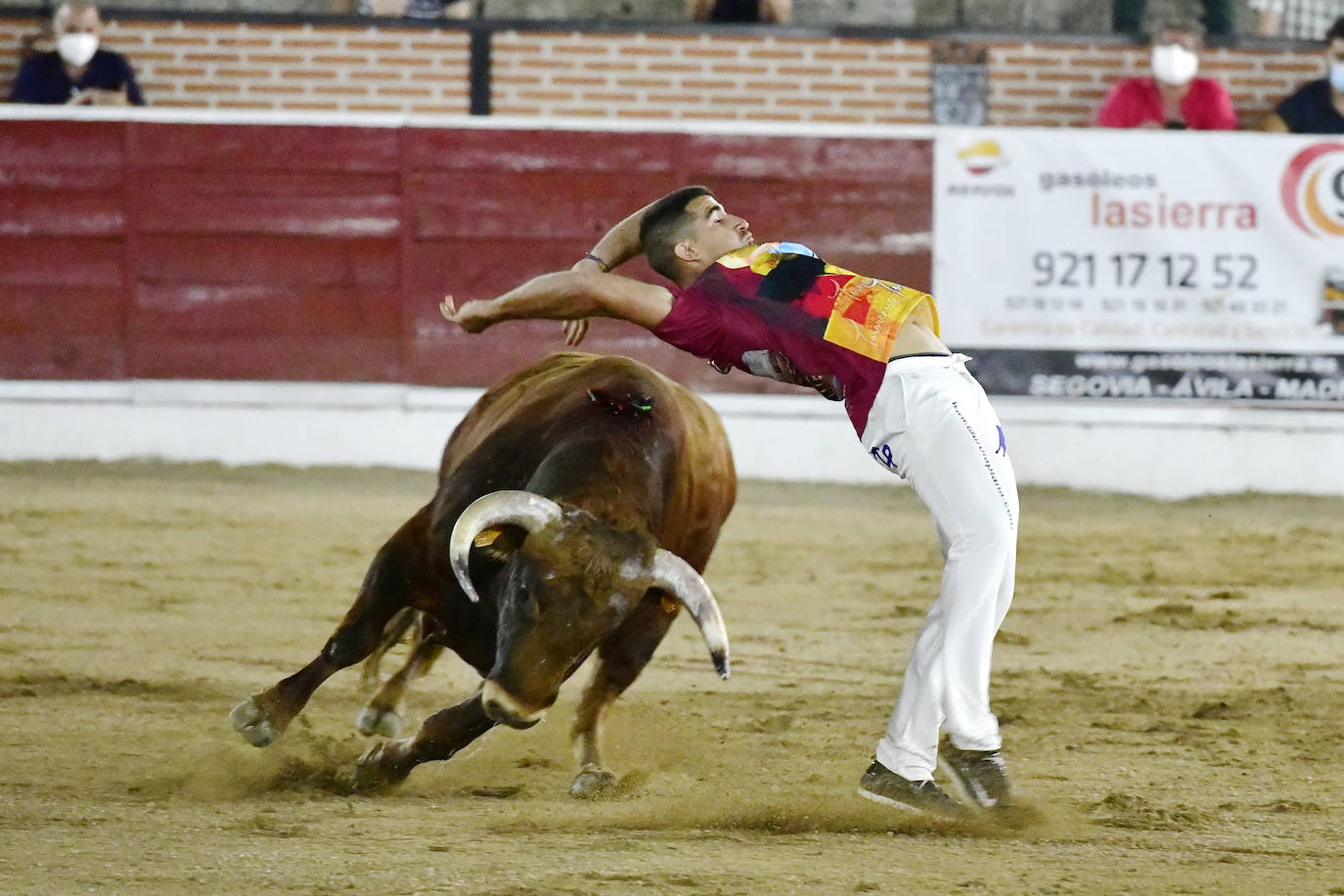 Foto de familia de los recortadores que participaron en el concurso de este viernes en El Espinar. 