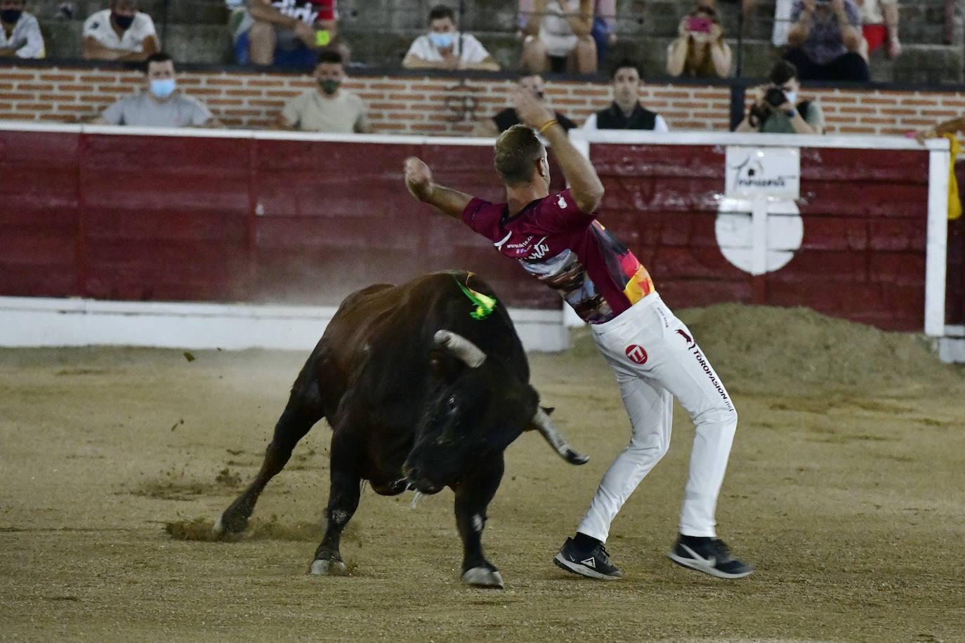 Foto de familia de los recortadores que participaron en el concurso de este viernes en El Espinar. 