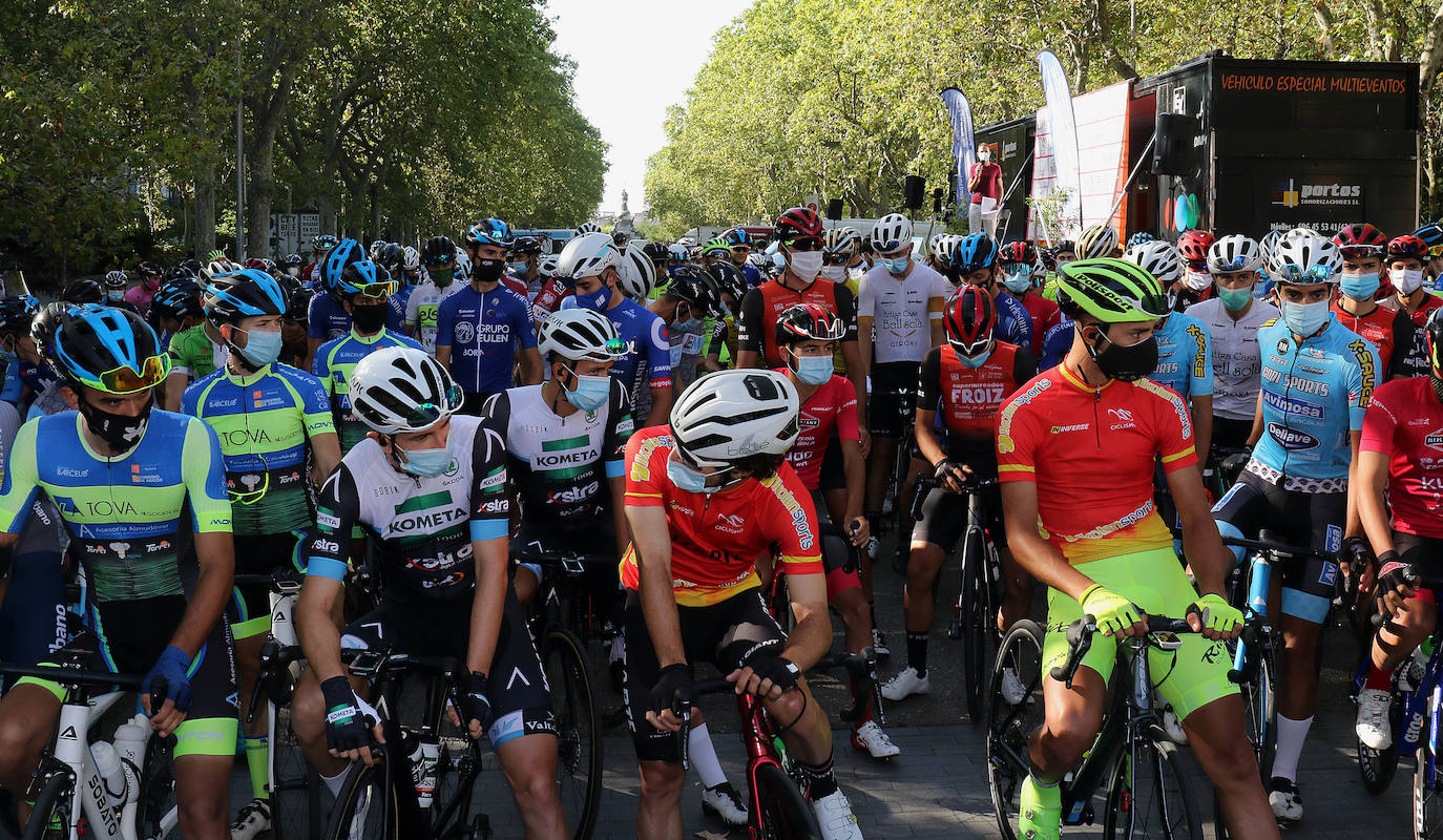 Prueba ciclista Sub 23 y Élite del Memorial Ángel Lozano de ciclismo con salida desde el Campo Grande de Valladolid. 