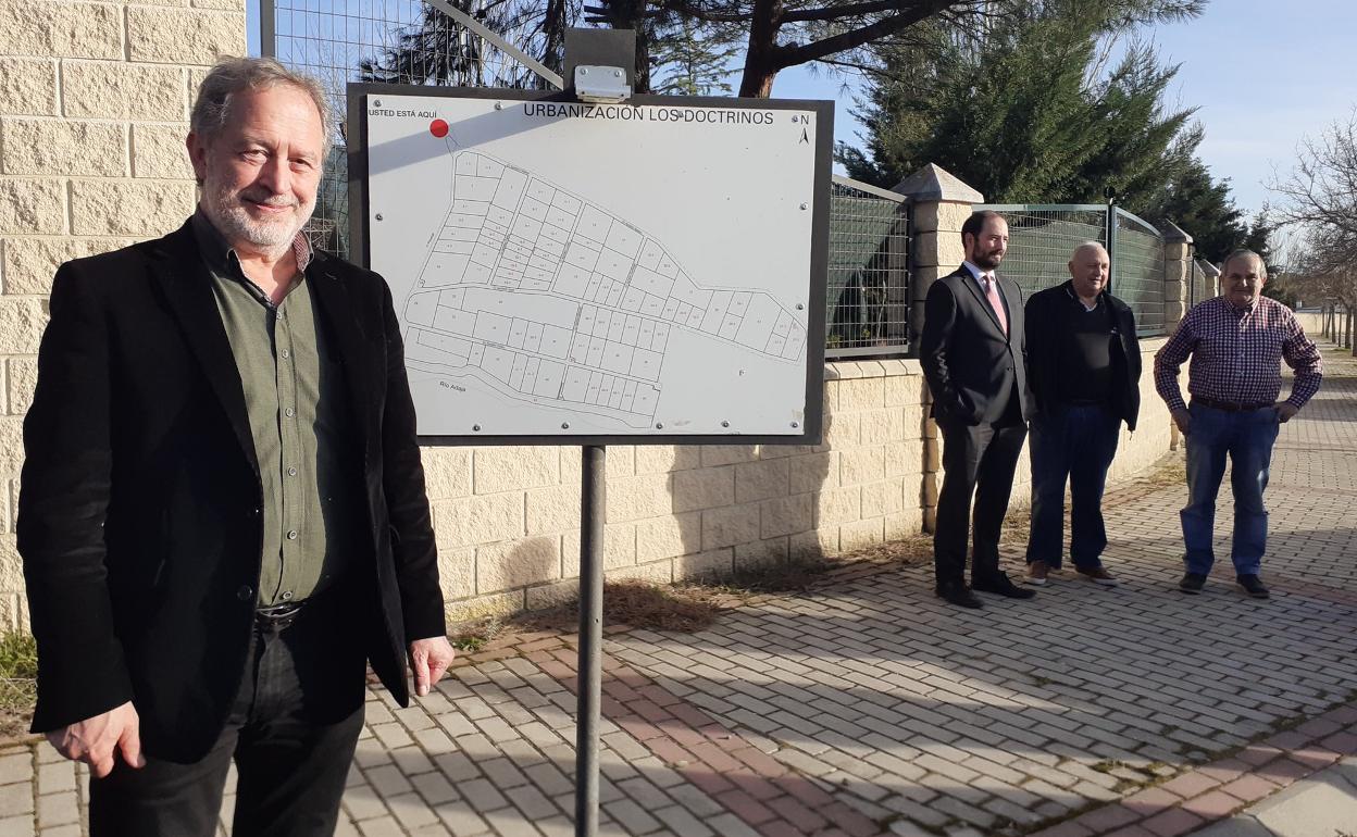 Saravia visita la urbanización Los Doctrinos. 