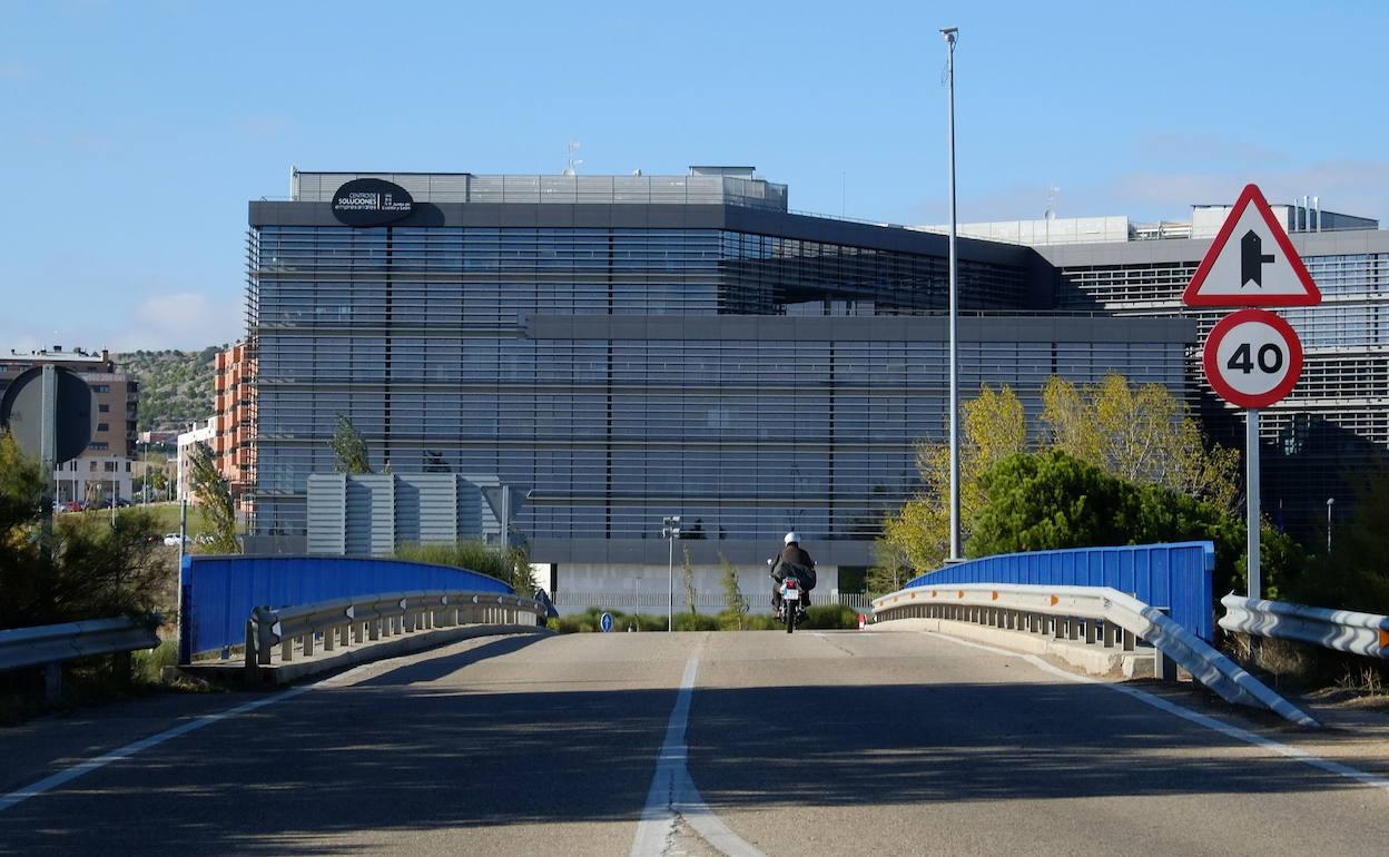 Edificio de Soluciones Empresariales, de Arroyo de la Encomienda, conocido como la Perla Negra y que es sede de varios entes de la Junta. 