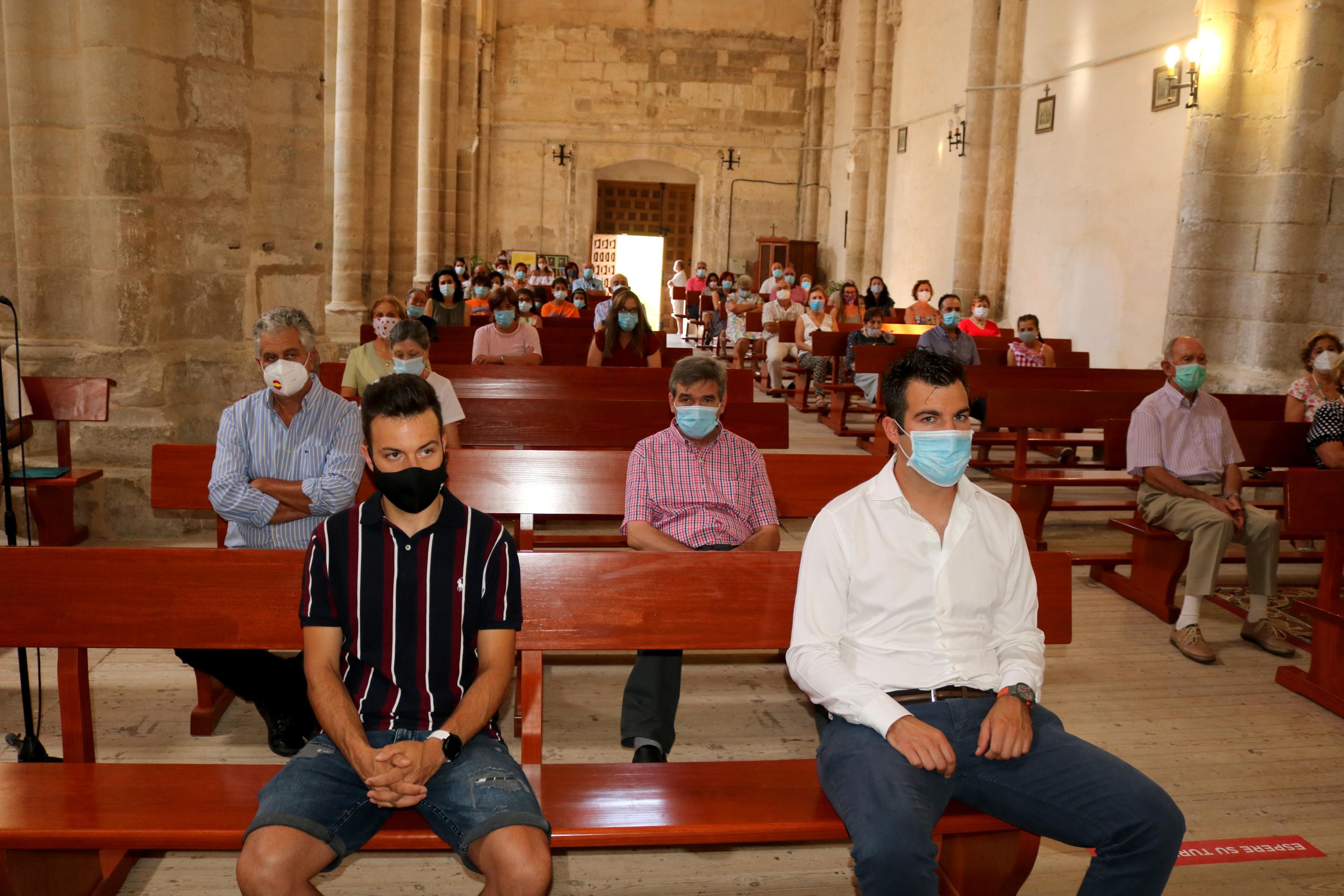 La Corporación Municipal visitó a todos los vecinos para entregarles la merienda