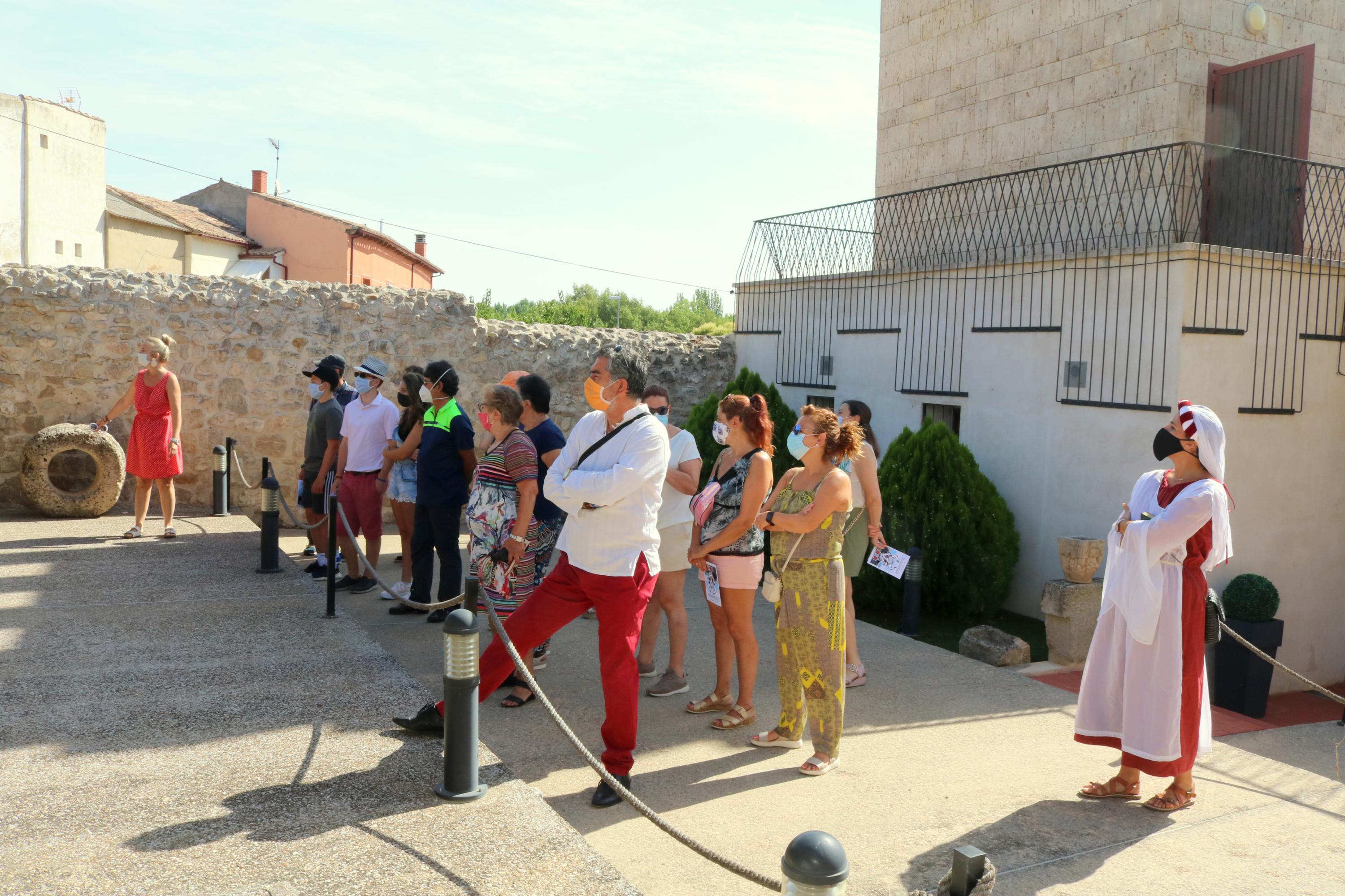 Asistentes a la Ruta Teatralizada por Torquemada