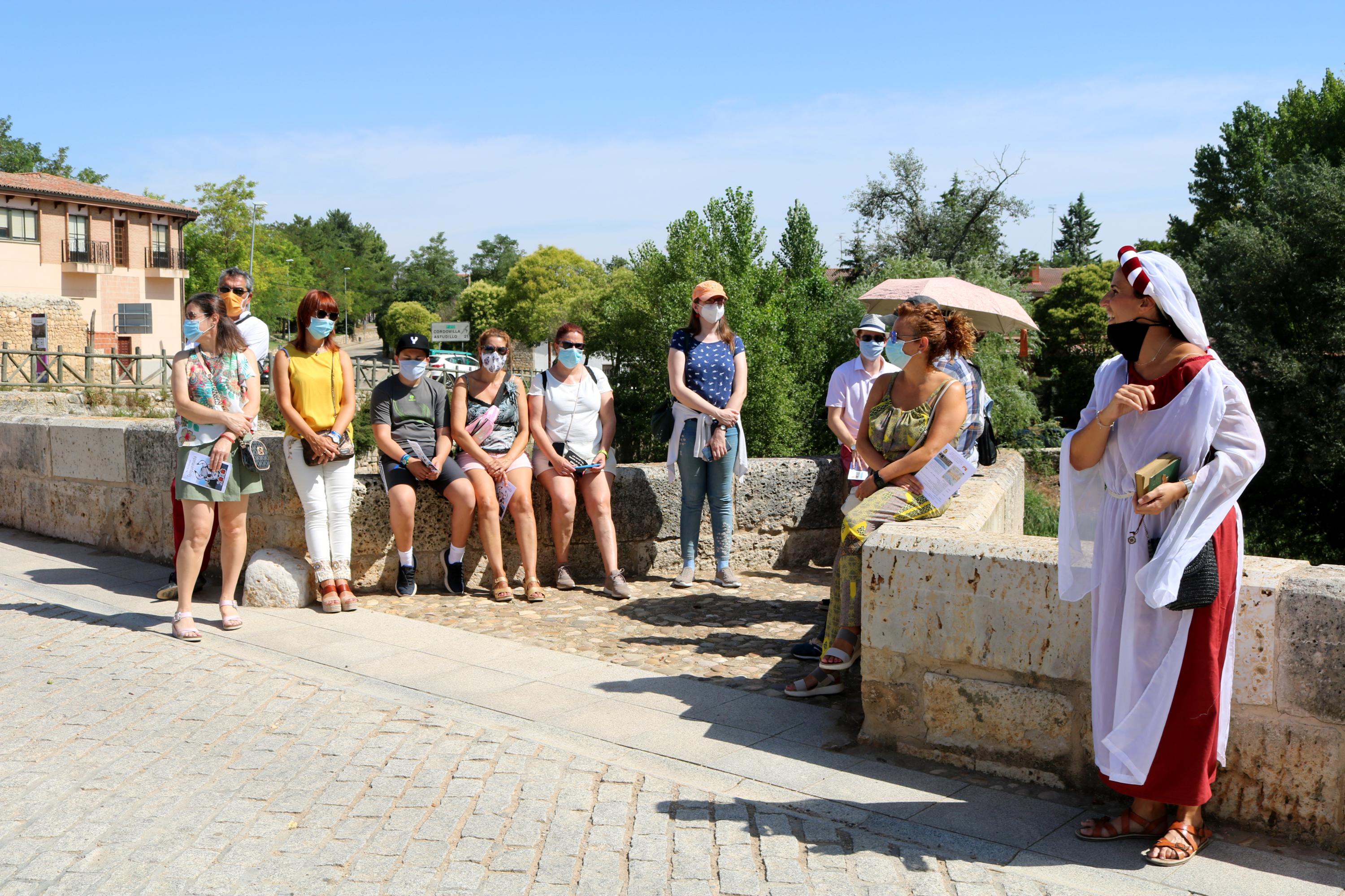 Asistentes a la Ruta Teatralizada por Torquemada
