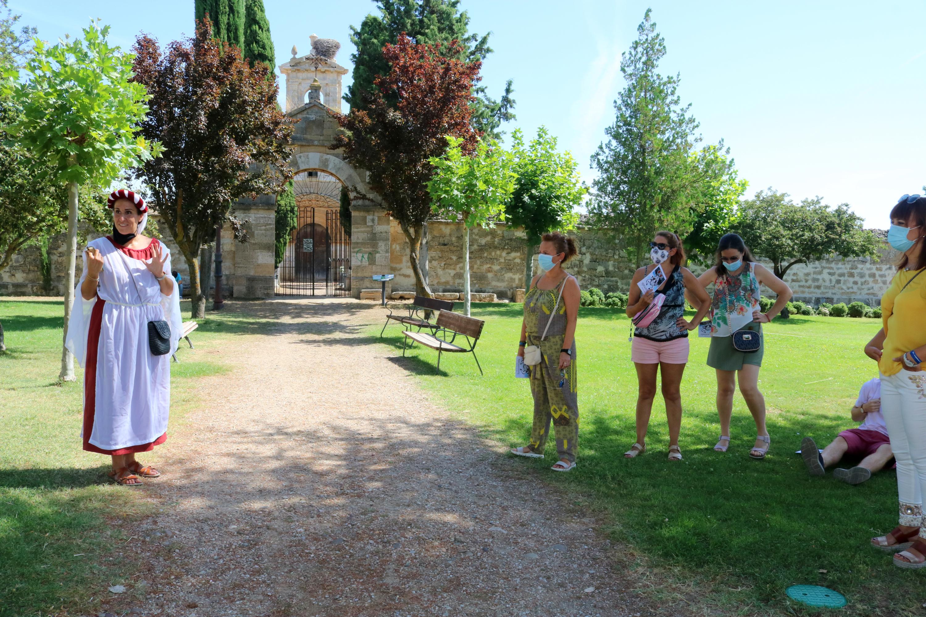 Asistentes a la Ruta Teatralizada por Torquemada