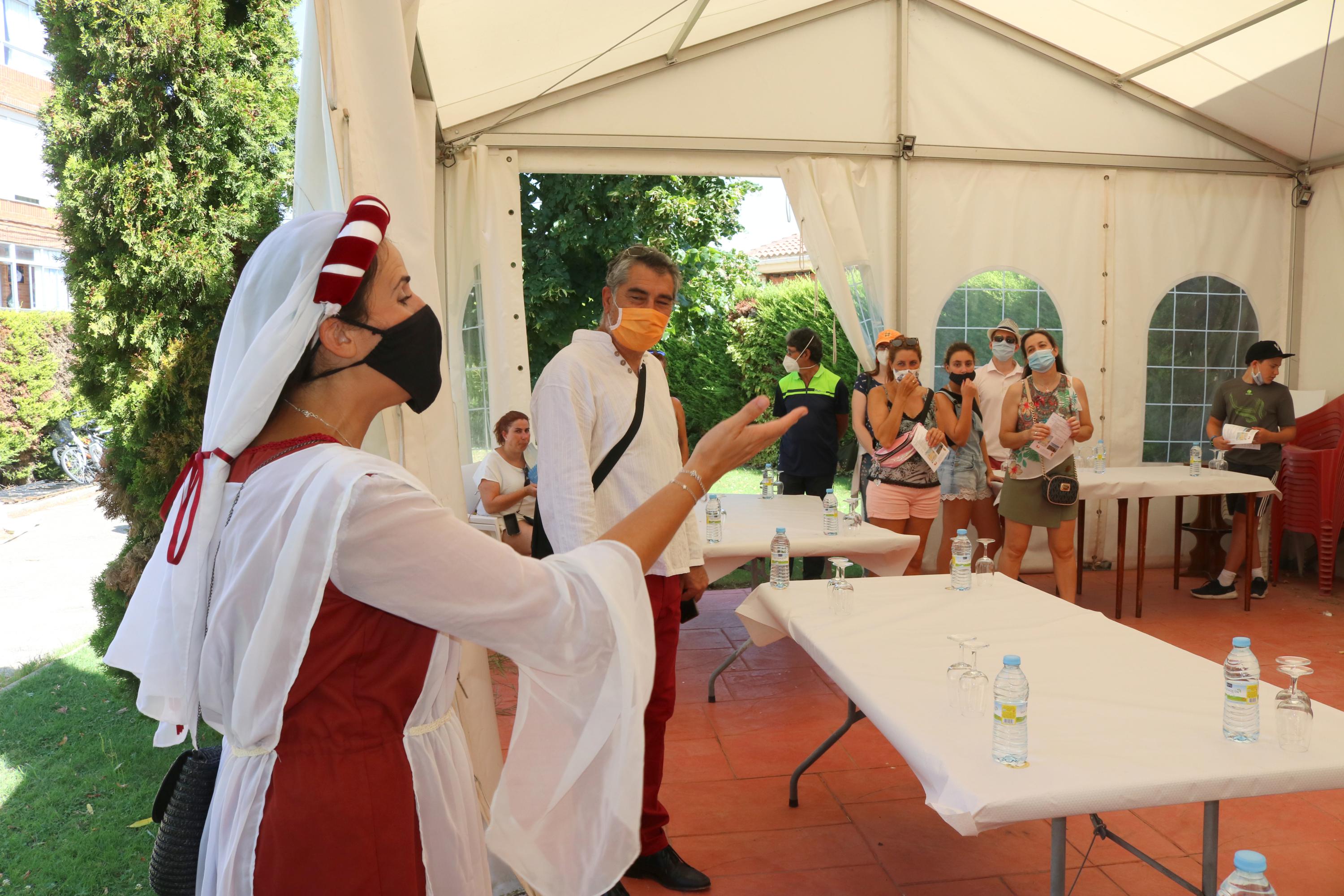 Asistentes a la Ruta Teatralizada por Torquemada