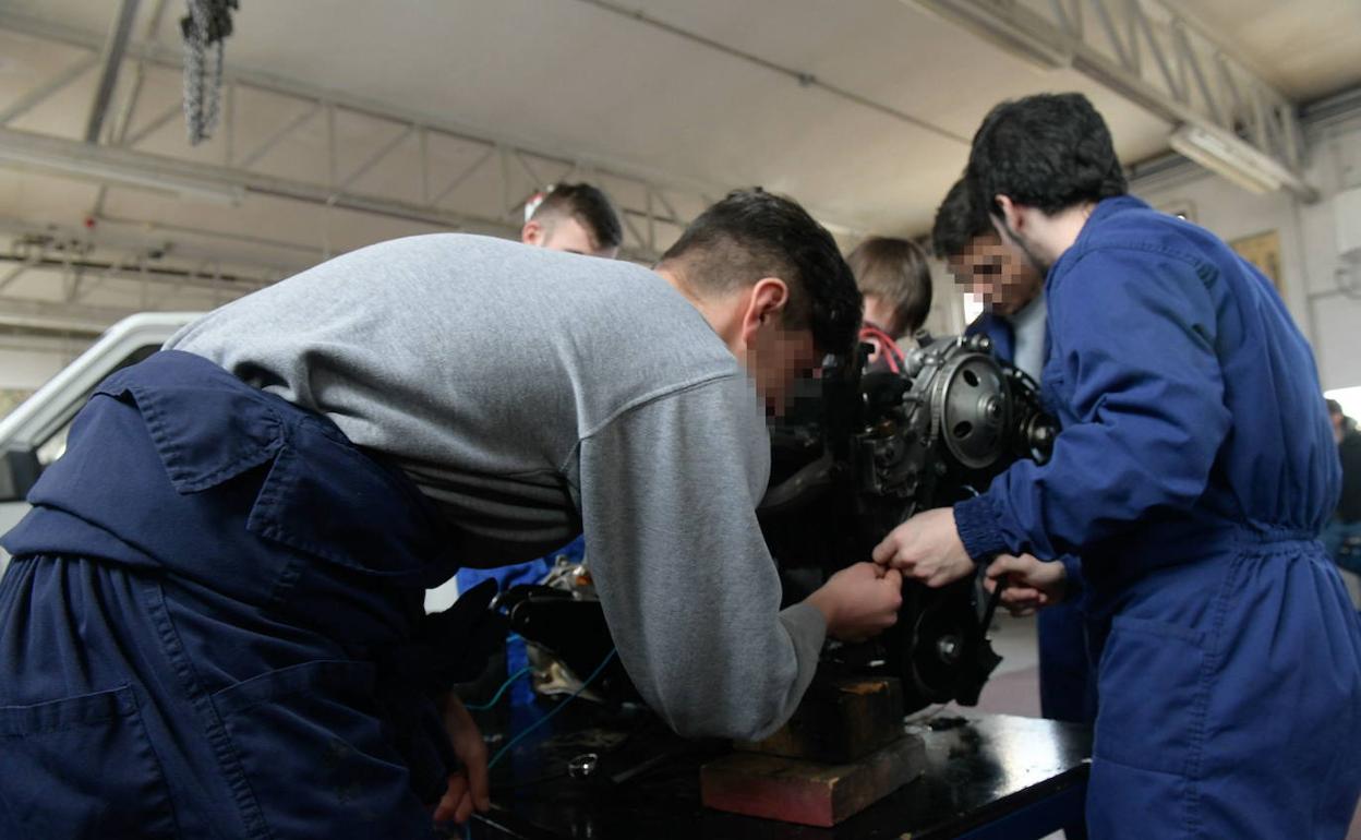 Taller con menores en el Centro de Reforma Zambrana de Valladolid. 