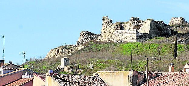 Las ruinas del antiguo castillo del municipio.