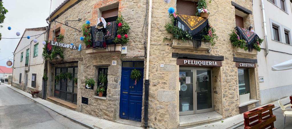 Arranca el I Concurso de Ornamentación de Balcones, Ventanas y Fachadas como única actividad de las fiestas, con 38 participantes. 