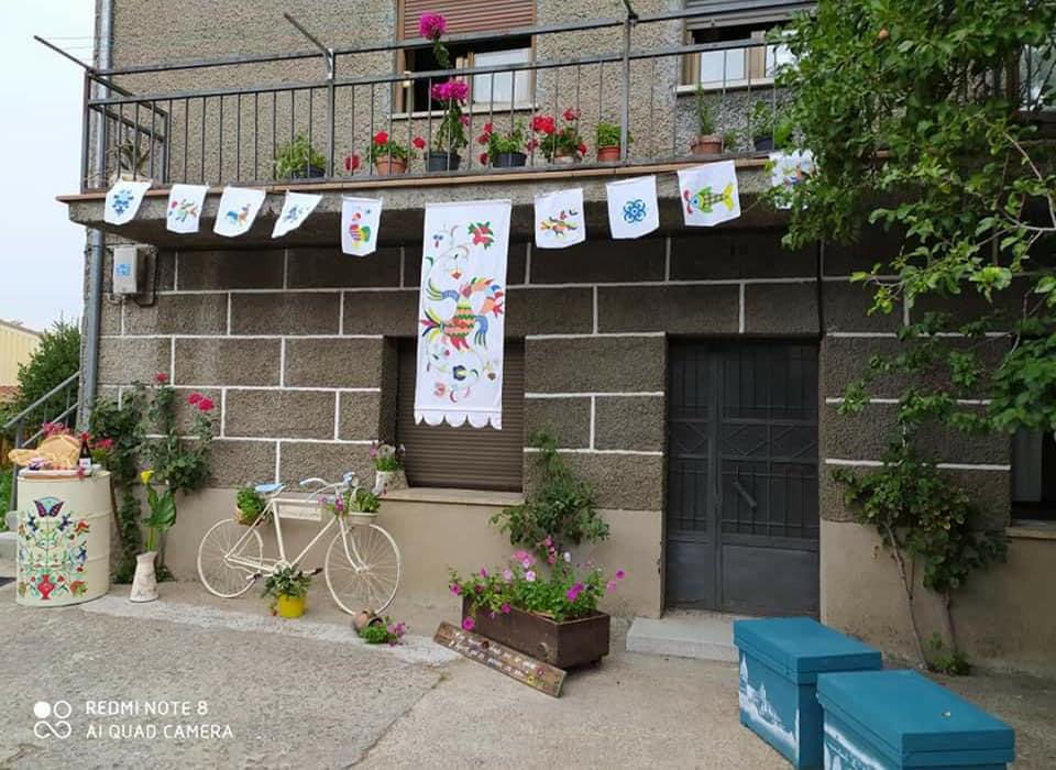 Arranca el I Concurso de Ornamentación de Balcones, Ventanas y Fachadas como única actividad de las fiestas, con 38 participantes. 