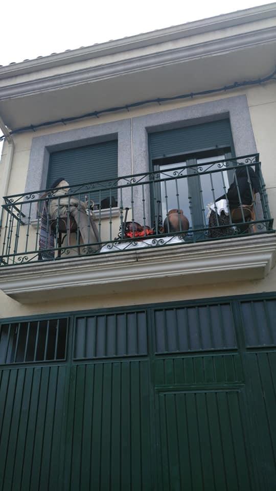 Arranca el I Concurso de Ornamentación de Balcones, Ventanas y Fachadas como única actividad de las fiestas, con 38 participantes. 