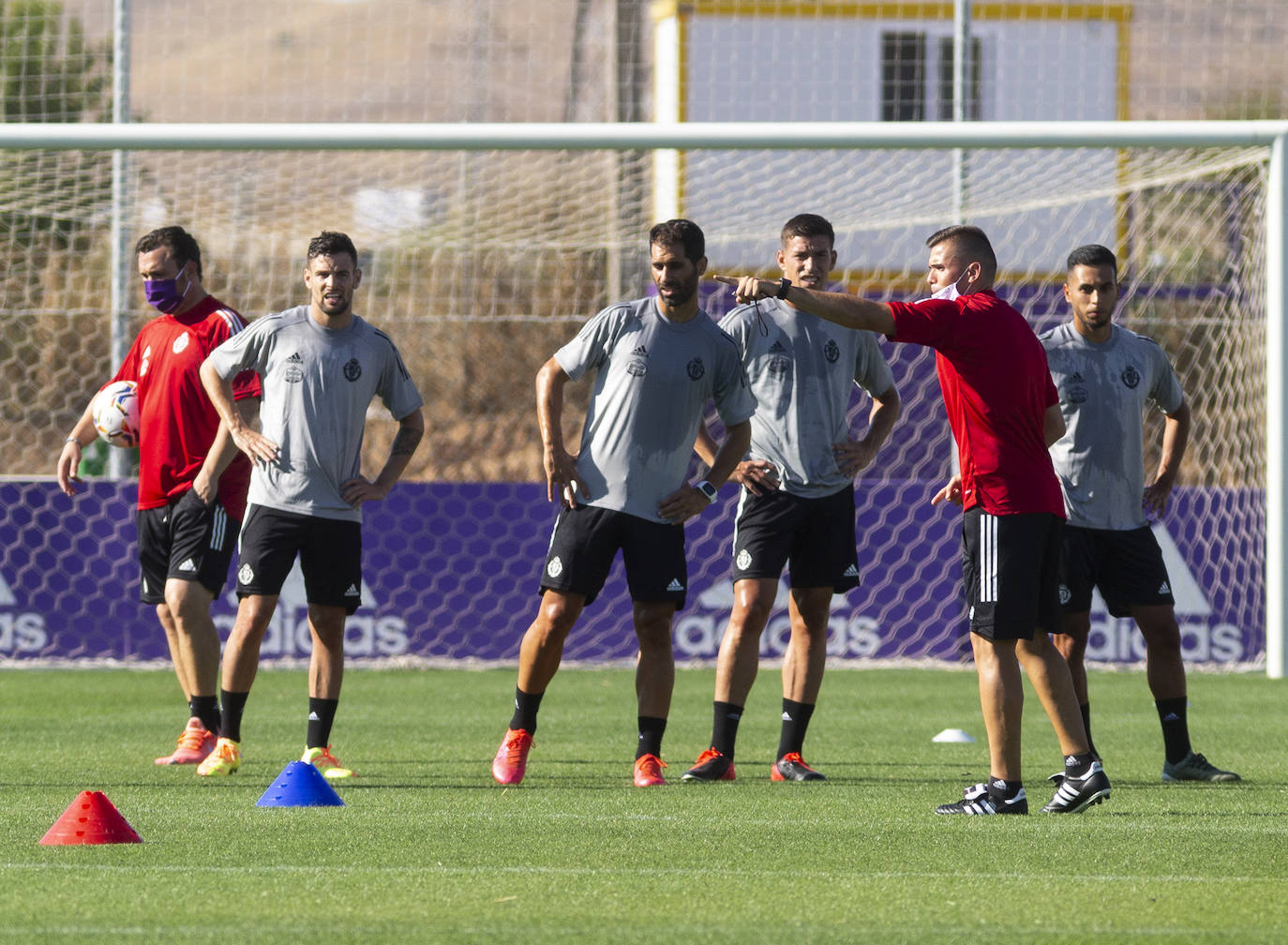 La plantilla del Real Valladolid ha entrenado esta mañana en los Anexos del estadio José Zorrilla. 