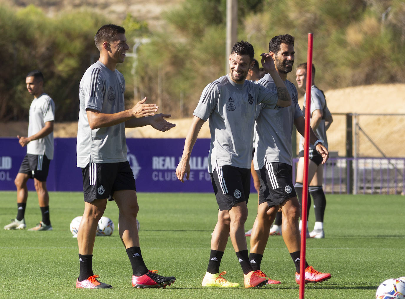 La plantilla del Real Valladolid ha entrenado esta mañana en los Anexos del estadio José Zorrilla. 