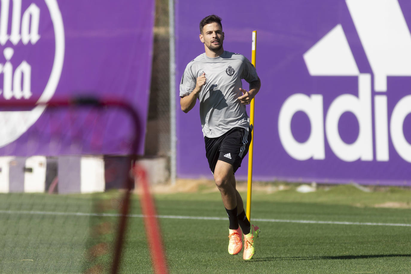 La plantilla del Real Valladolid ha entrenado esta mañana en los Anexos del estadio José Zorrilla. 