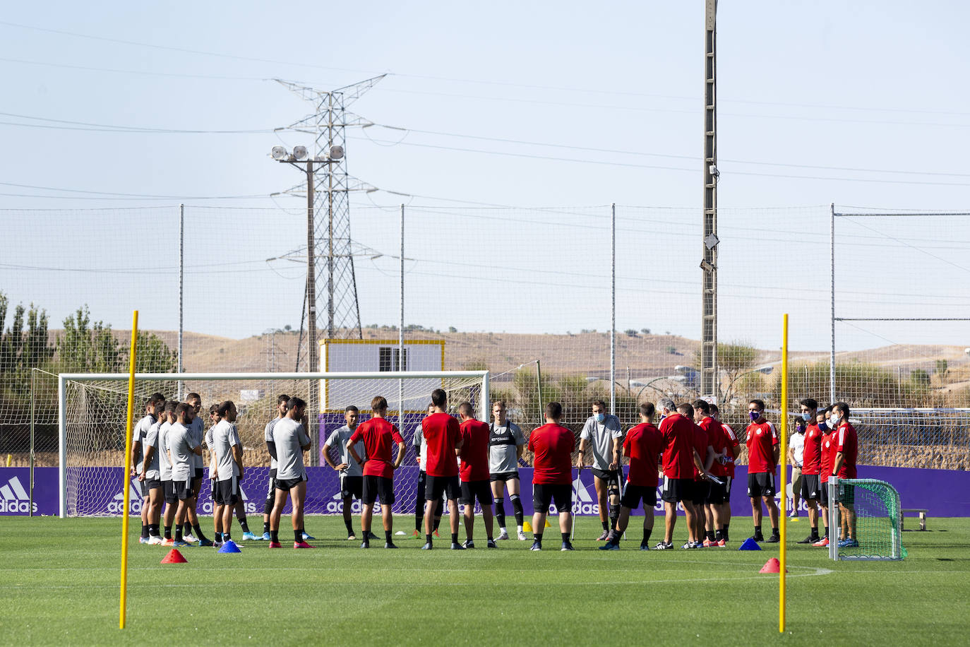 La plantilla del Real Valladolid ha entrenado esta mañana en los Anexos del estadio José Zorrilla. 