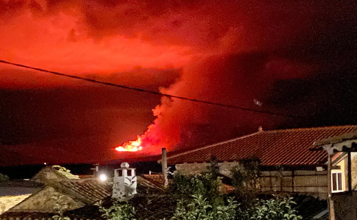 Imagen del incendio en el campo de tiro del Teleno.