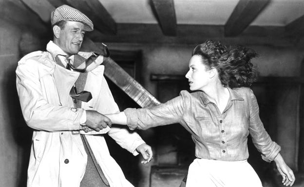 Imagen principal - Maureen O'Hara junto a John Wayne en 'El hombre tranquilo', en el año 2000 y con Walter Pidgeon en '¡Qué verde era mi valle!'.