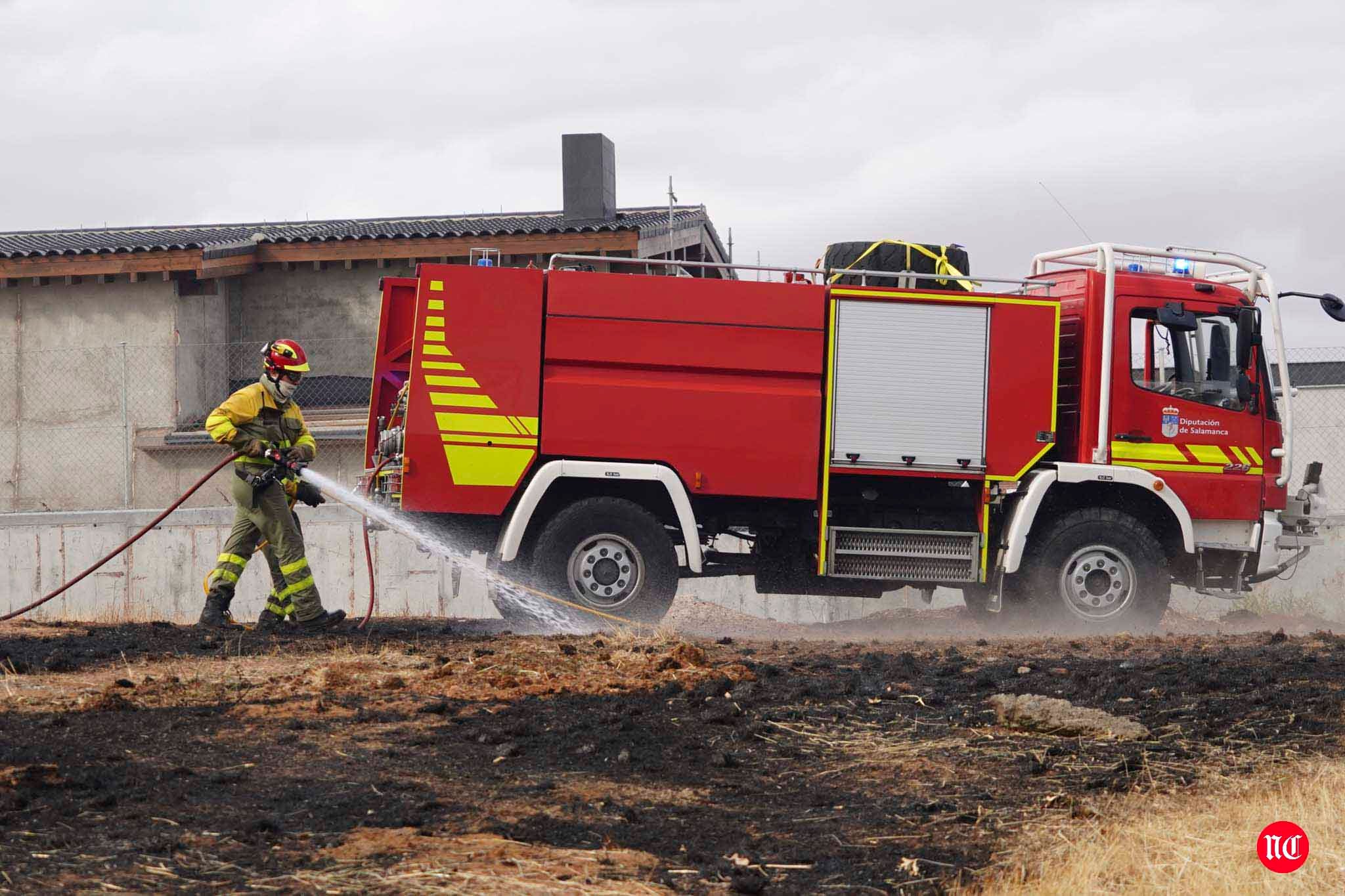 Labores de extinción del incendio. 