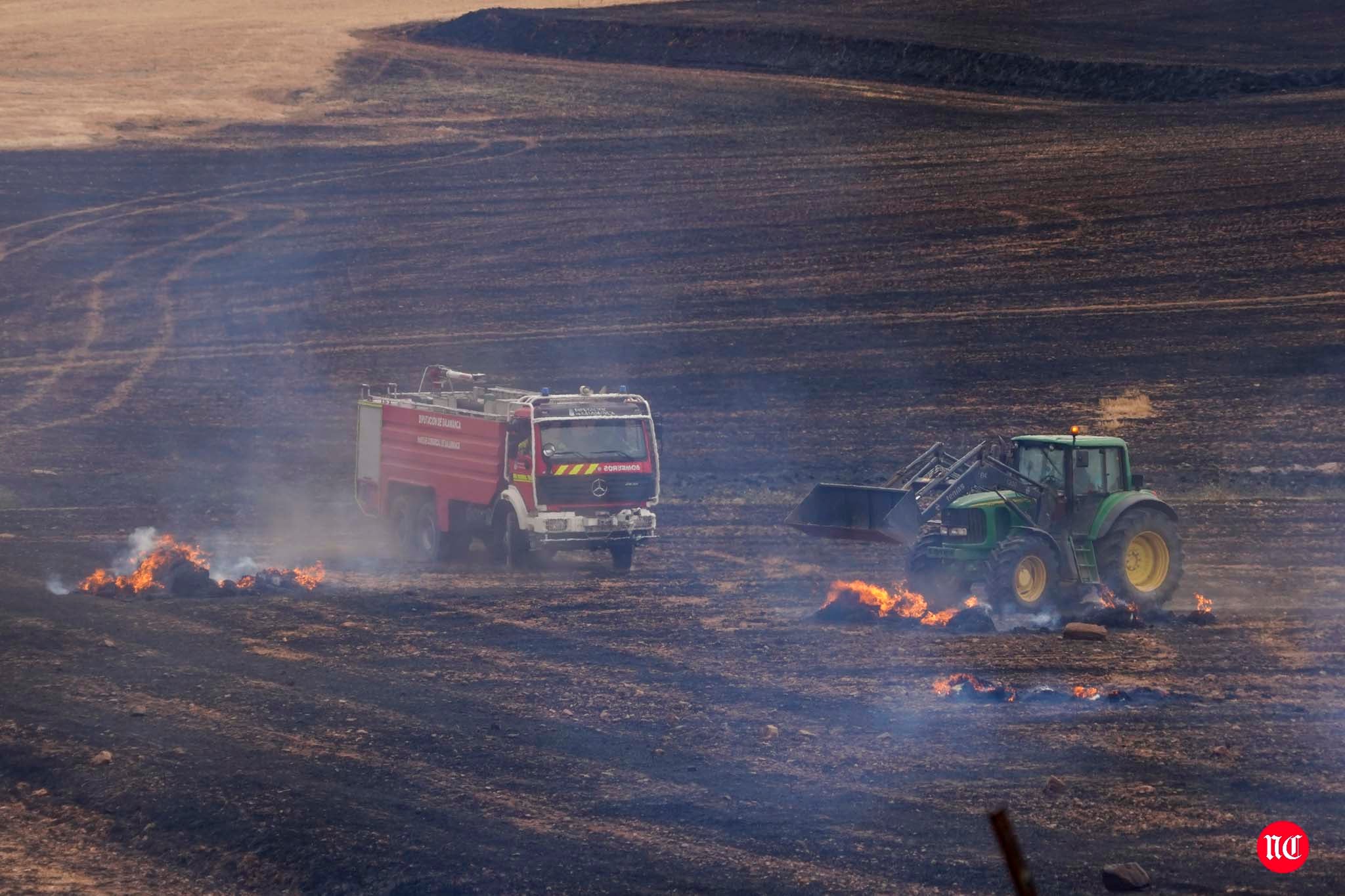 Labores de extinción del incendio. 