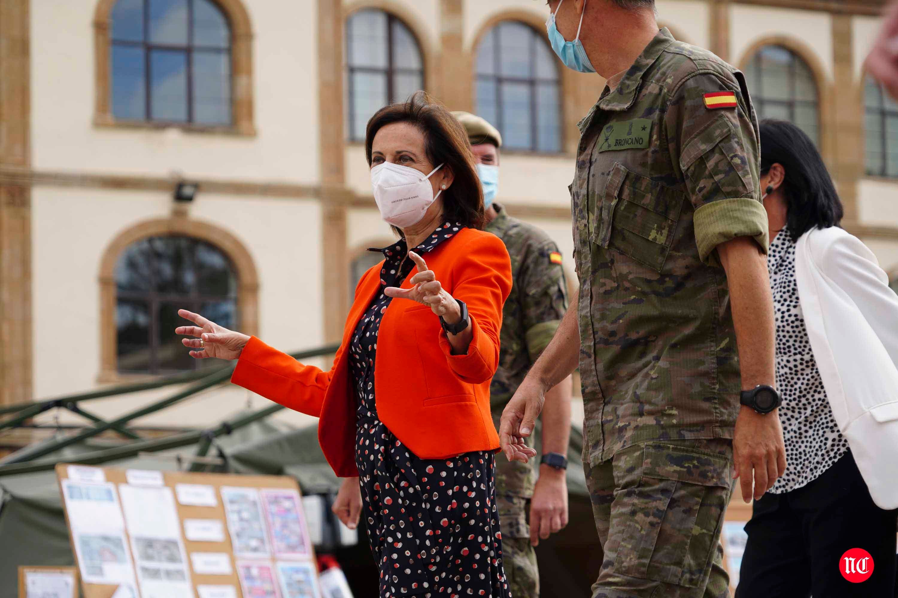 Visita de la ministra al cuartel de Arroquia en Salamanca. 