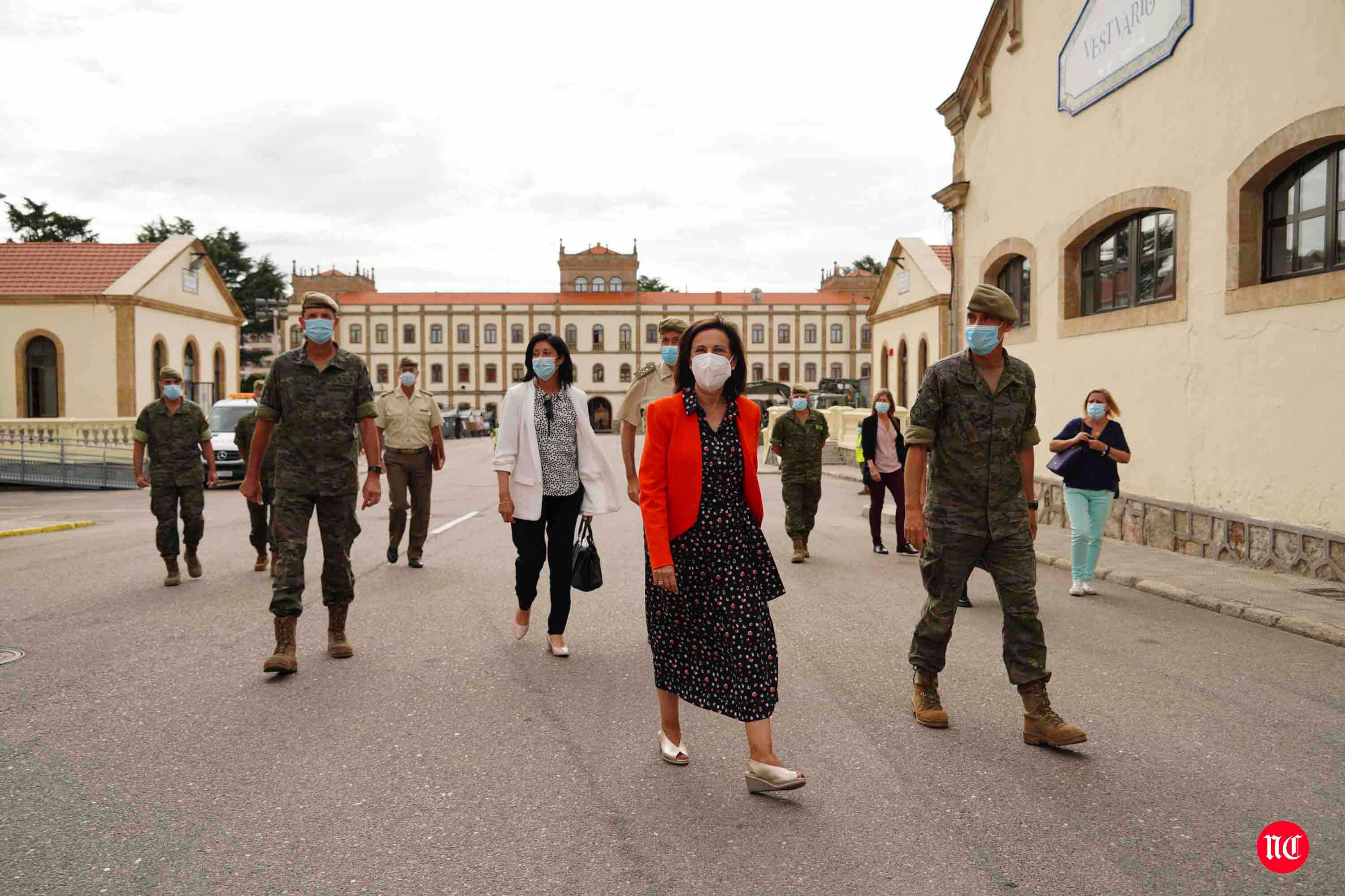 Visita de la ministra al cuartel de Arroquia en Salamanca. 