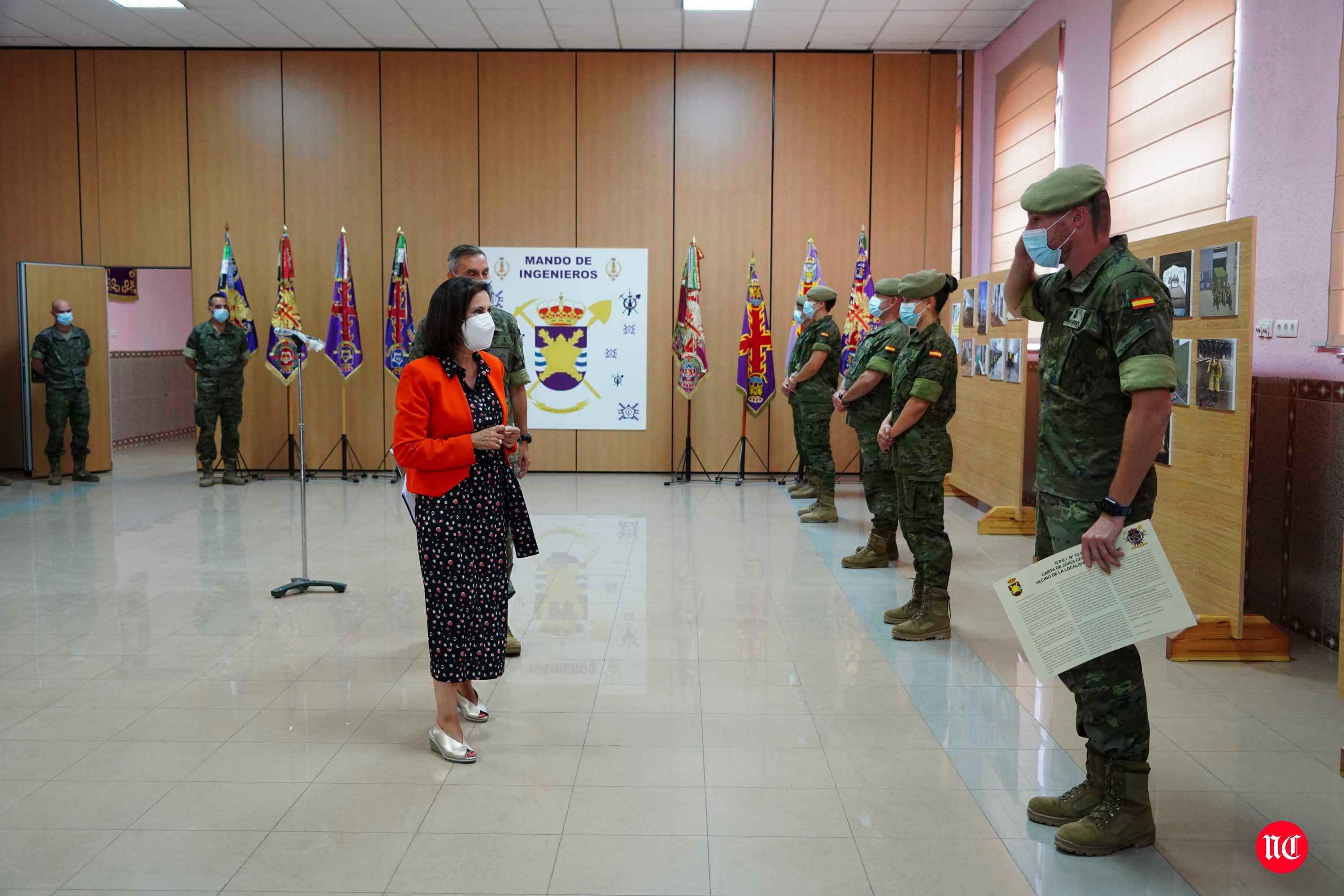 Visita de la ministra al cuartel de Arroquia en Salamanca. 