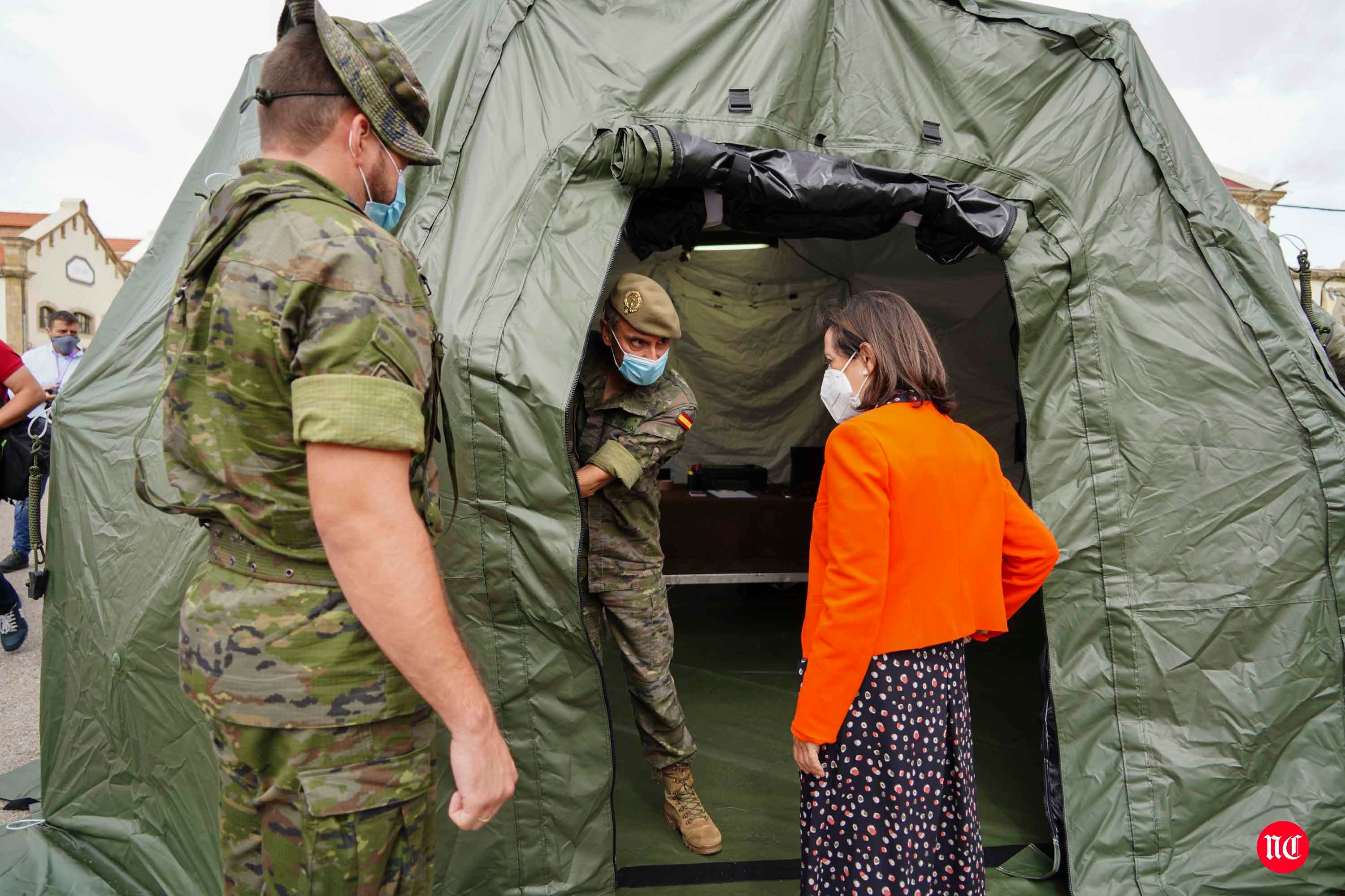 Visita de la ministra al cuartel de Arroquia en Salamanca. 