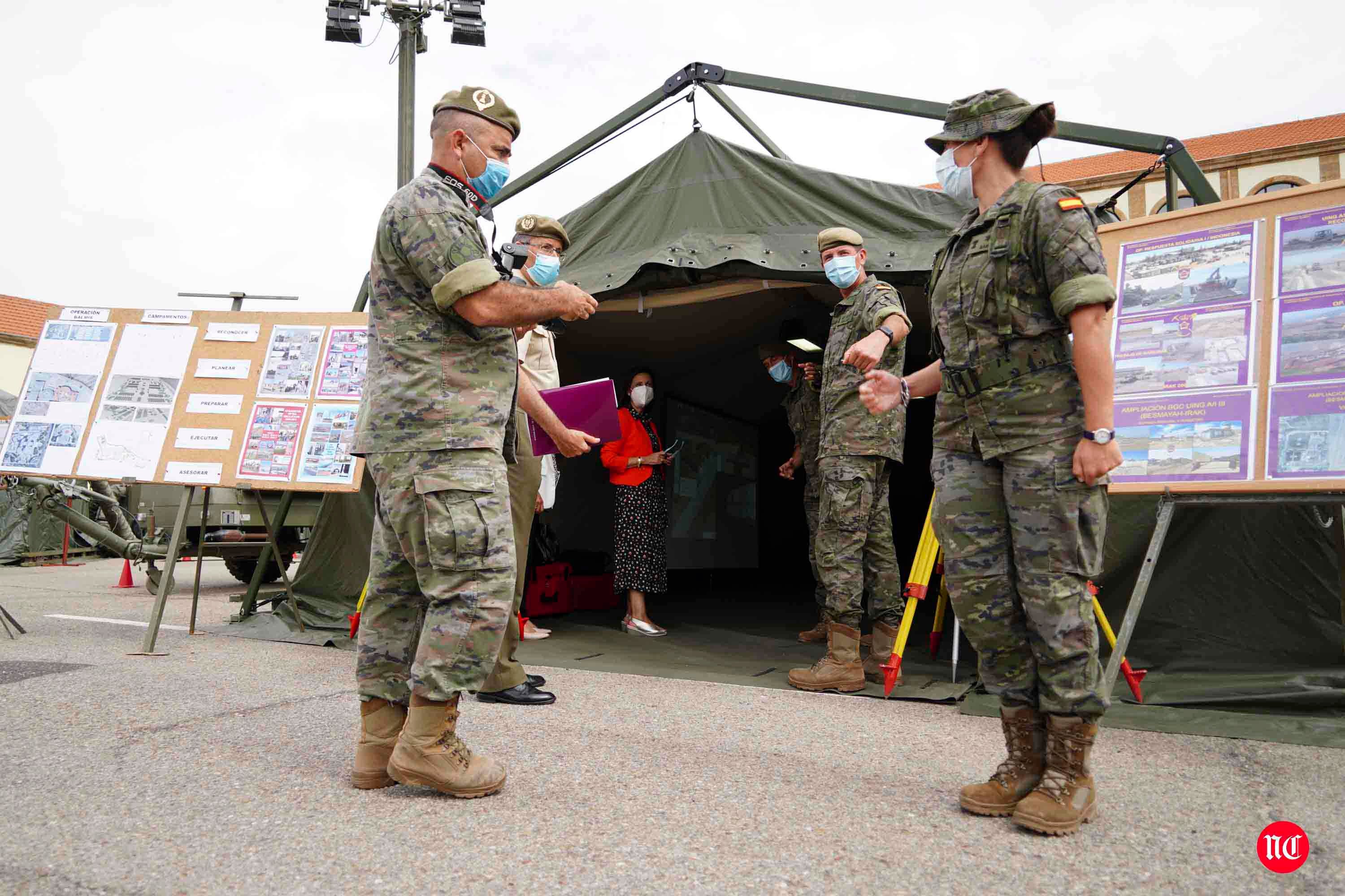 Visita de la ministra al cuartel de Arroquia en Salamanca. 