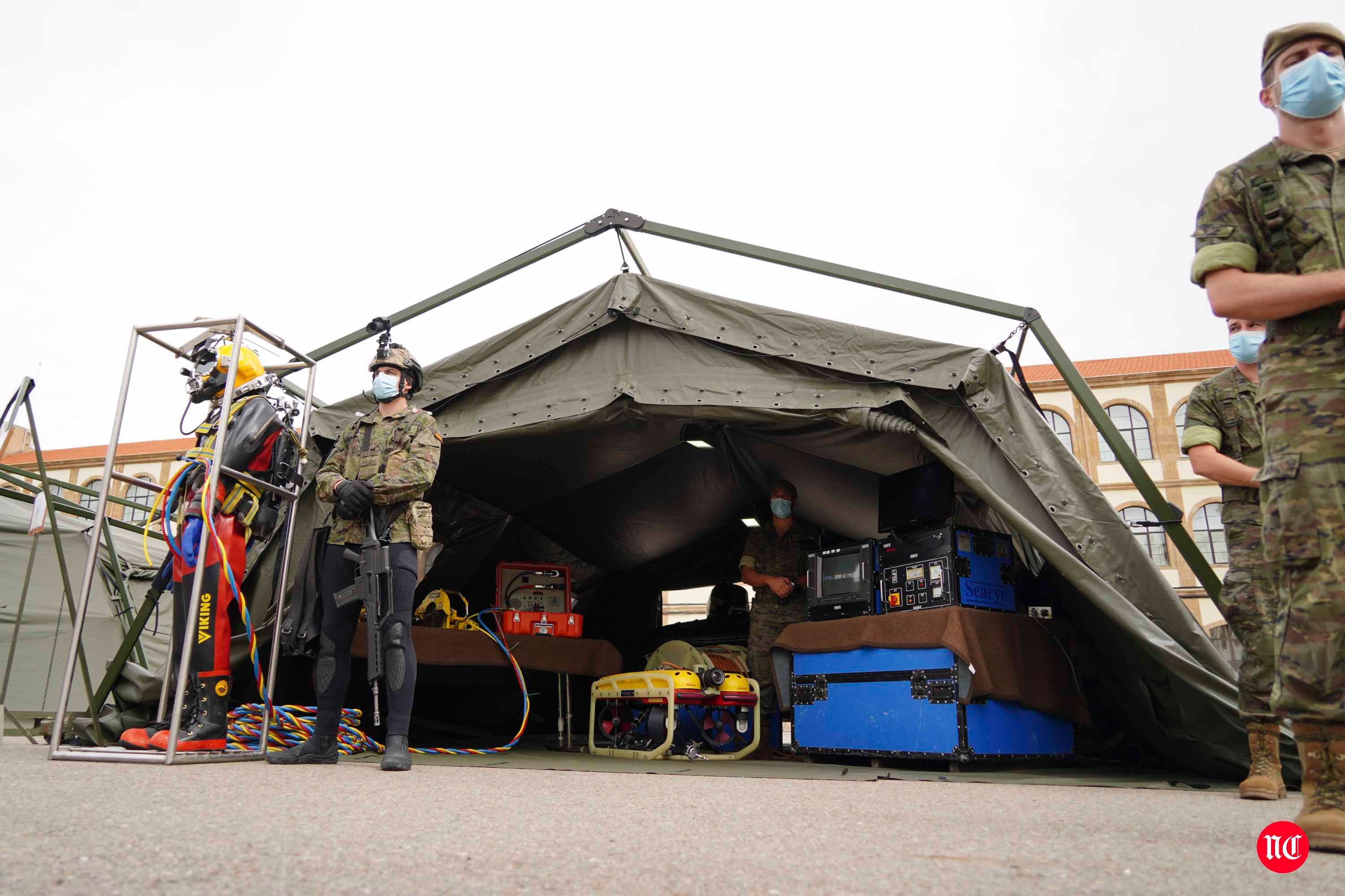 Visita de la ministra al cuartel de Arroquia en Salamanca. 