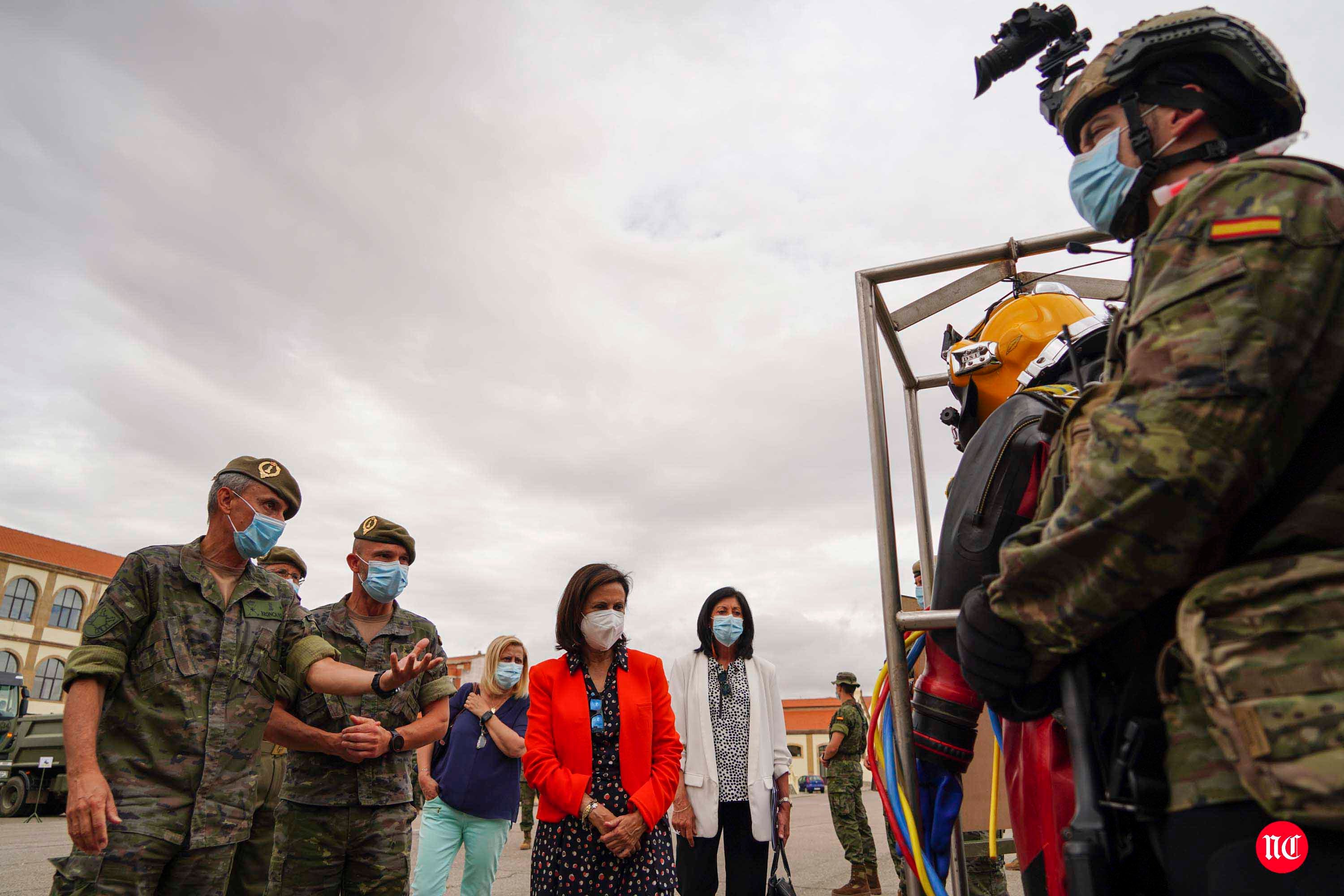 Visita de la ministra al cuartel de Arroquia en Salamanca. 