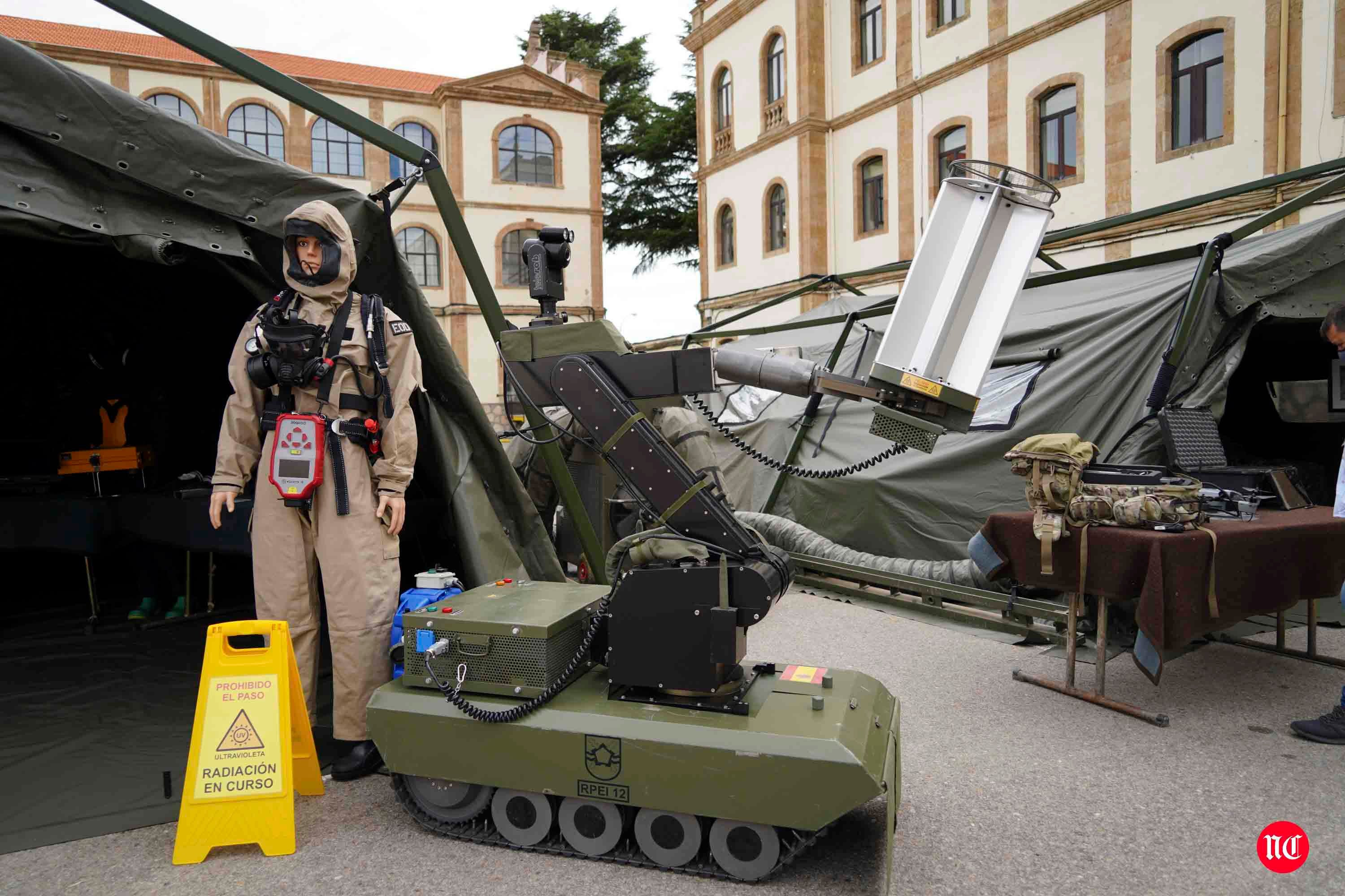 Visita de la ministra al cuartel de Arroquia en Salamanca. 