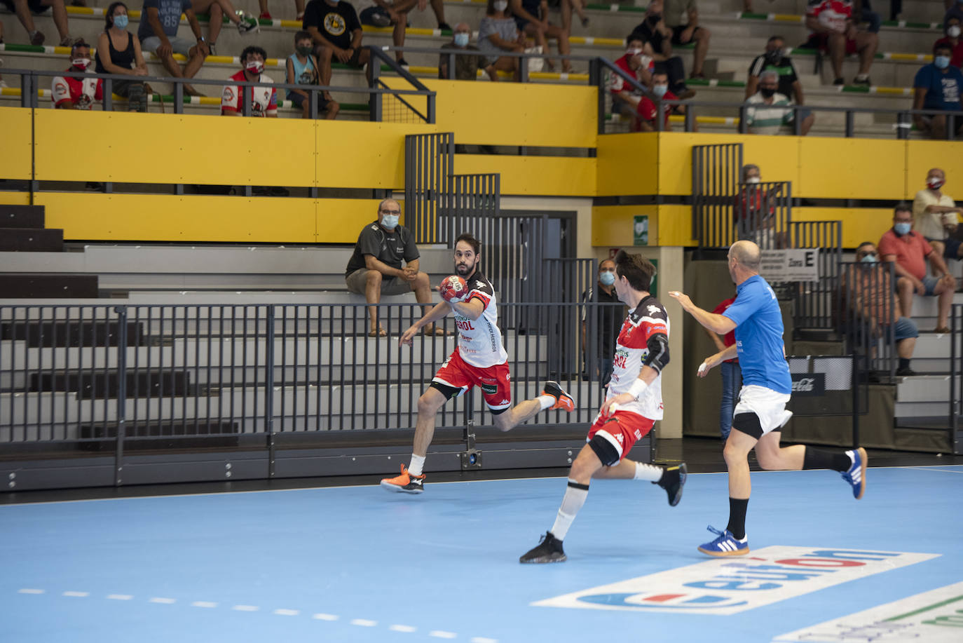 Un duelo intenso y vertiginoso en el pabellón navero. 