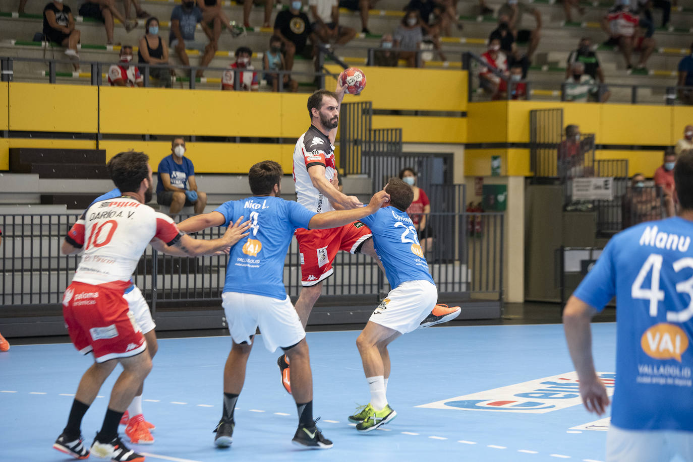 Un duelo intenso y vertiginoso en el pabellón navero. 