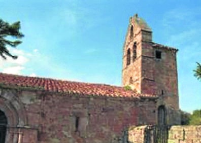 Imagen secundaria 1 - Arriba, casa blasonada del siglo XVIII en San Mamés de Zalima; debajo, exterior de la iglesia románica de la localidad de Monasterio y depósito de agua para las locomotoras de vapor de la línea de vía estrecha del norte.