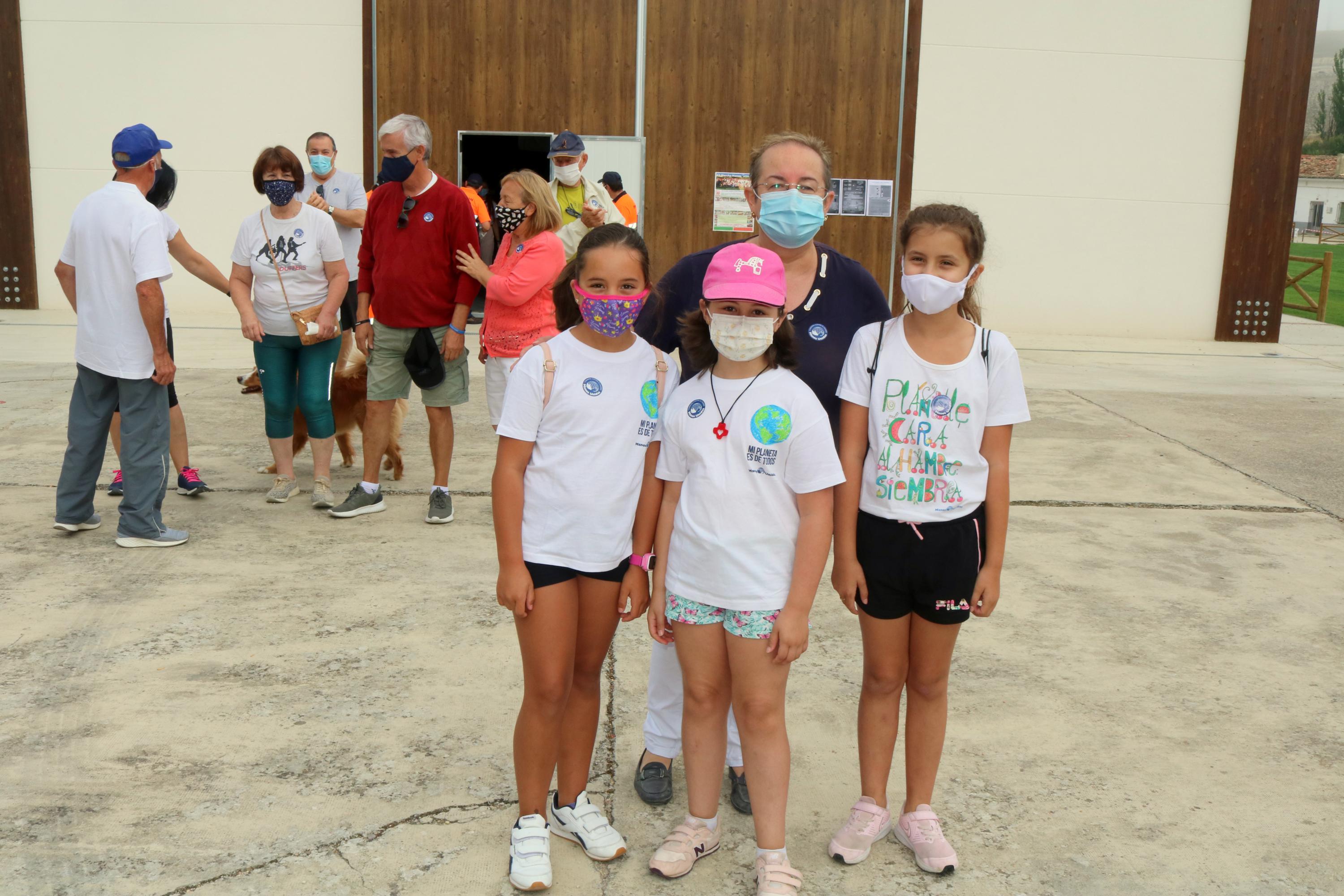 Niños y mayores caminaron por el Cerrato para colaborar con un proyecto de desarrollo sanitario en la India