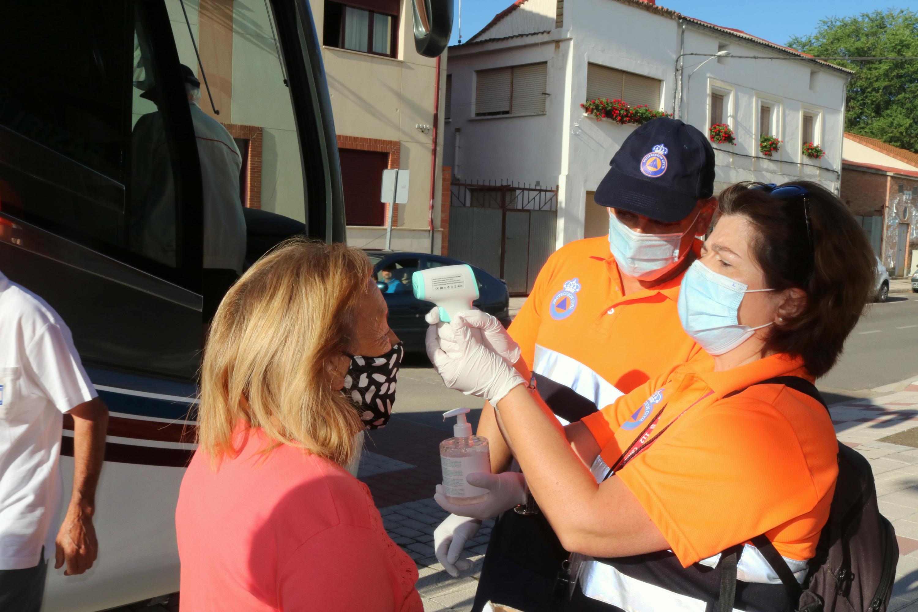 Niños y mayores caminaron por el Cerrato para colaborar con un proyecto de desarrollo sanitario en la India