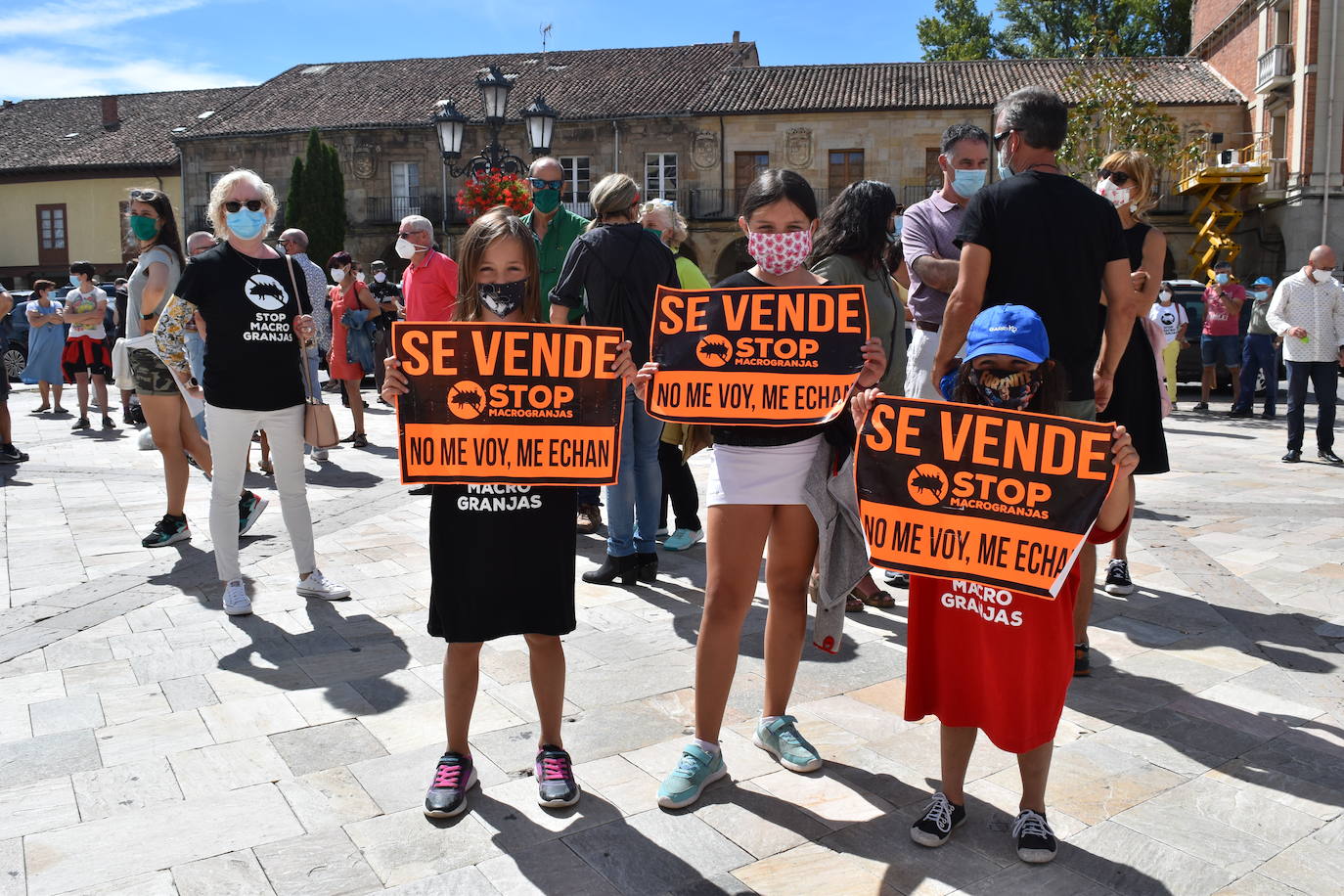 Protesta contra las macrogranjas en Aguilar.