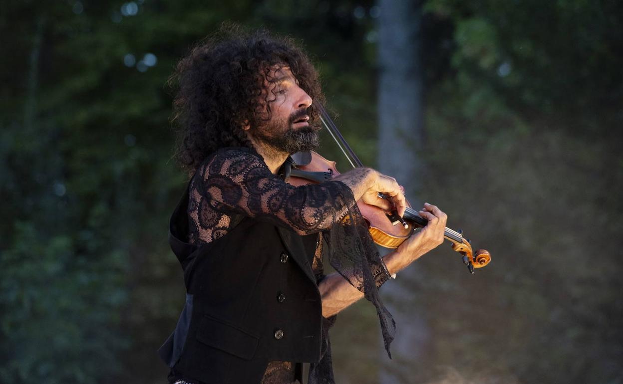 Ara Malikian, uno de los artistas que estaba previsto que actuará, en una de sus última actuaciones. Ó. S.